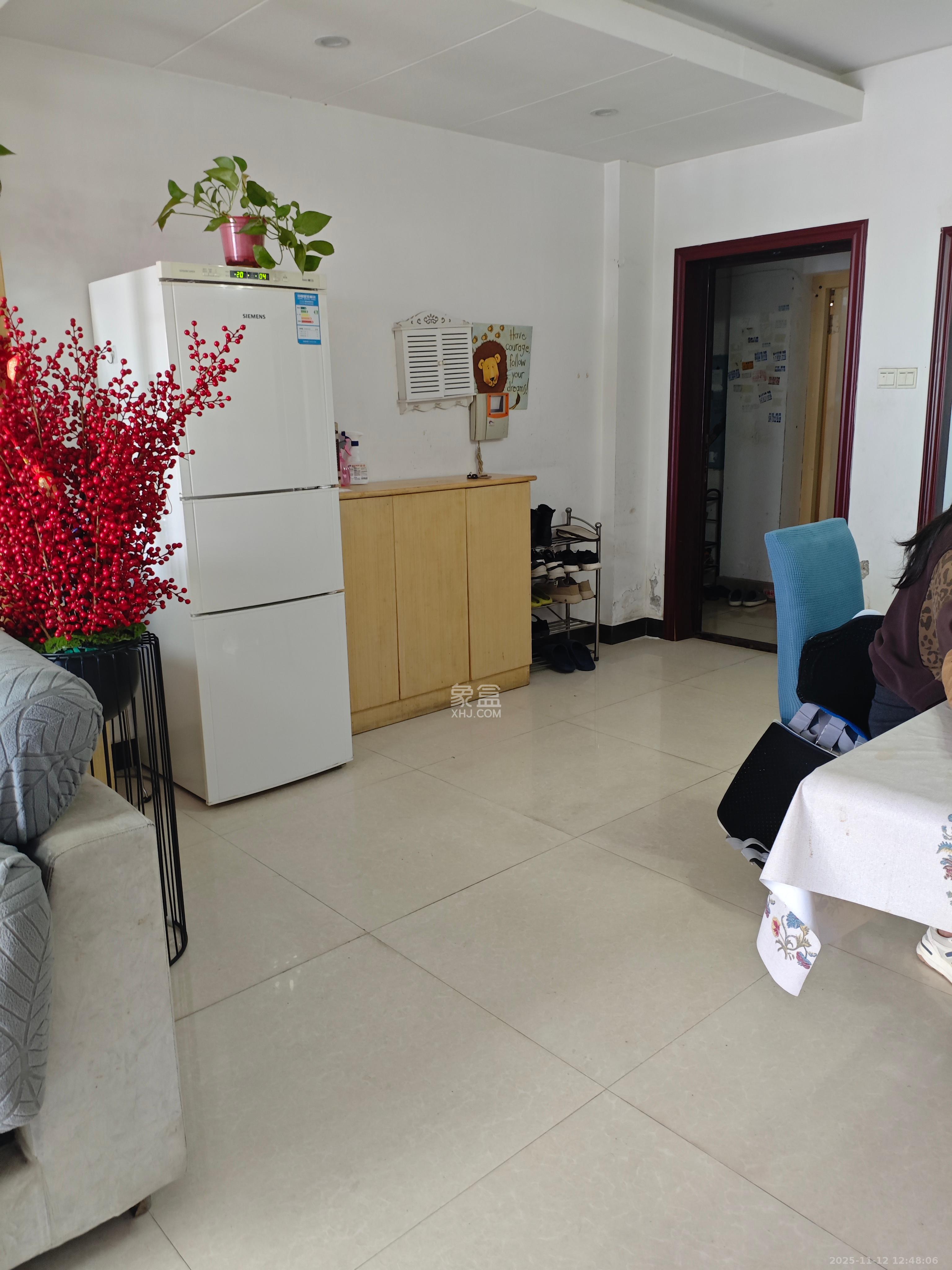 广场之星  3室2厅0卫    2000.0元/月室内图