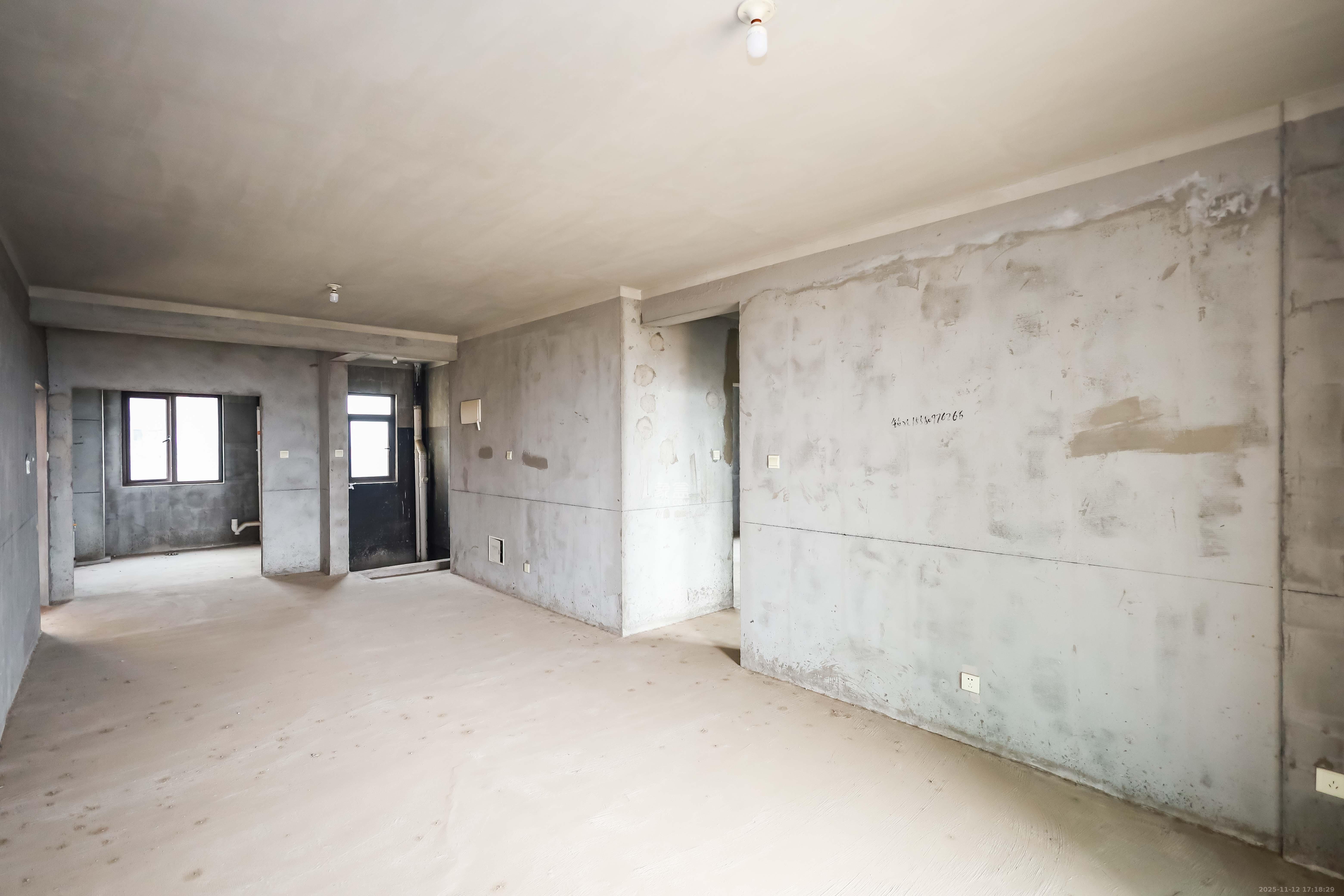 奥克斯缔壹城 4室2厅2卫 94.8万 奥克斯缔壹城 4室2厅2卫 94.8万客厅