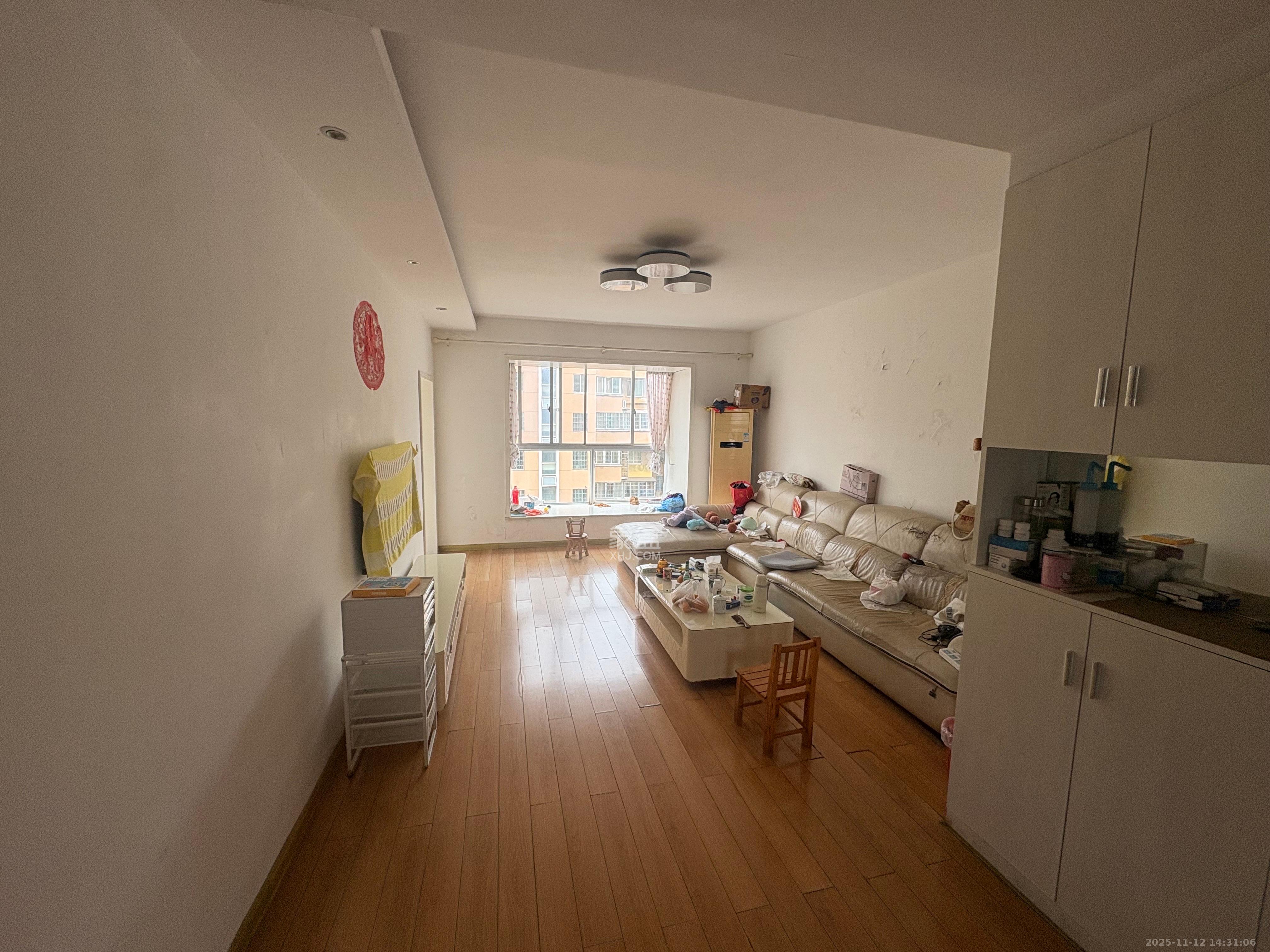 红树湾  3室2厅2卫    2000.0元/月