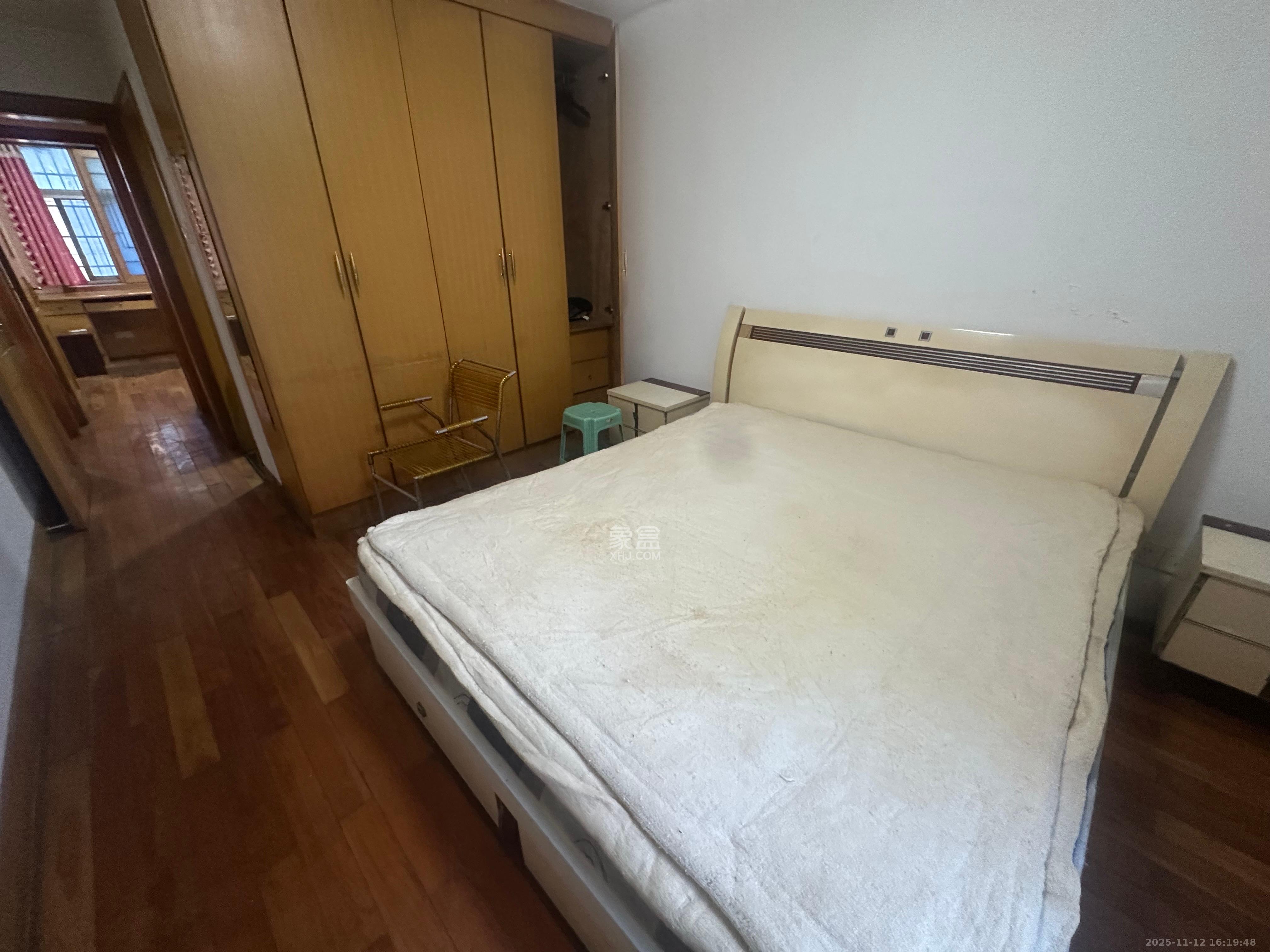 恒达花园  3室2厅2卫    2100.0元/月室内图