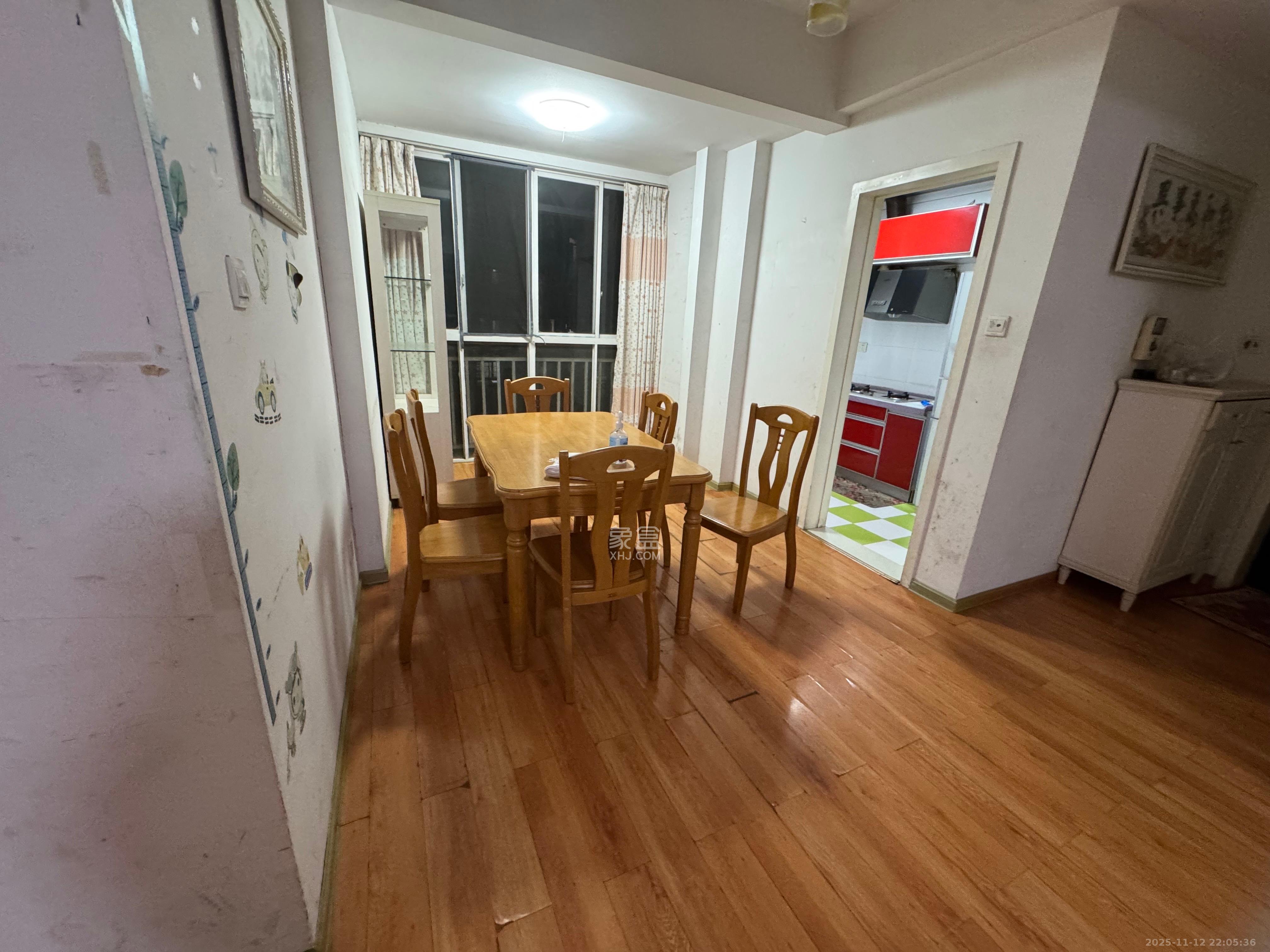 山水湾  1室2厅1卫    1500.0元/月室内图