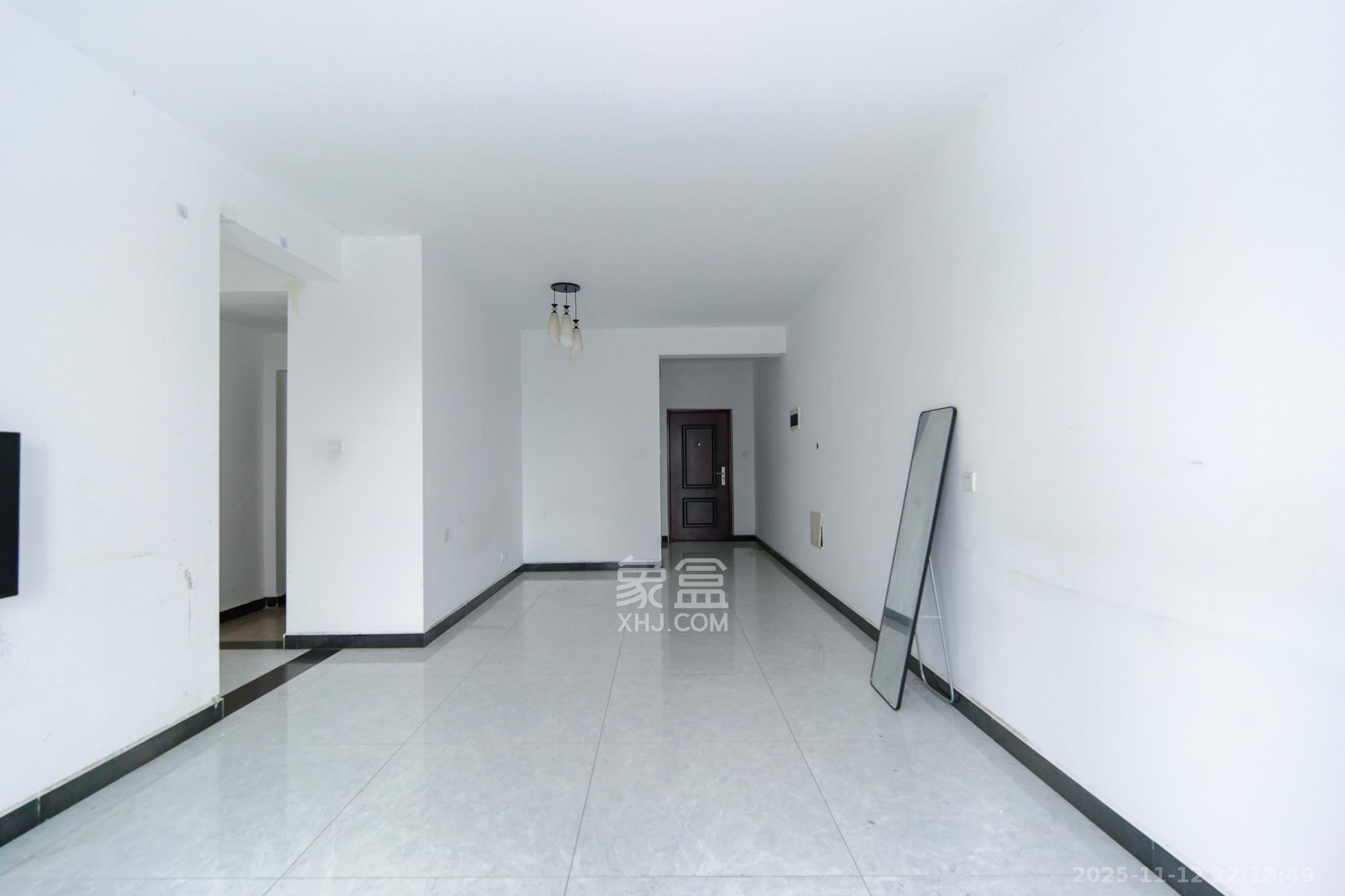 蓝光幸福满庭  3室2厅1卫    68.0万客厅