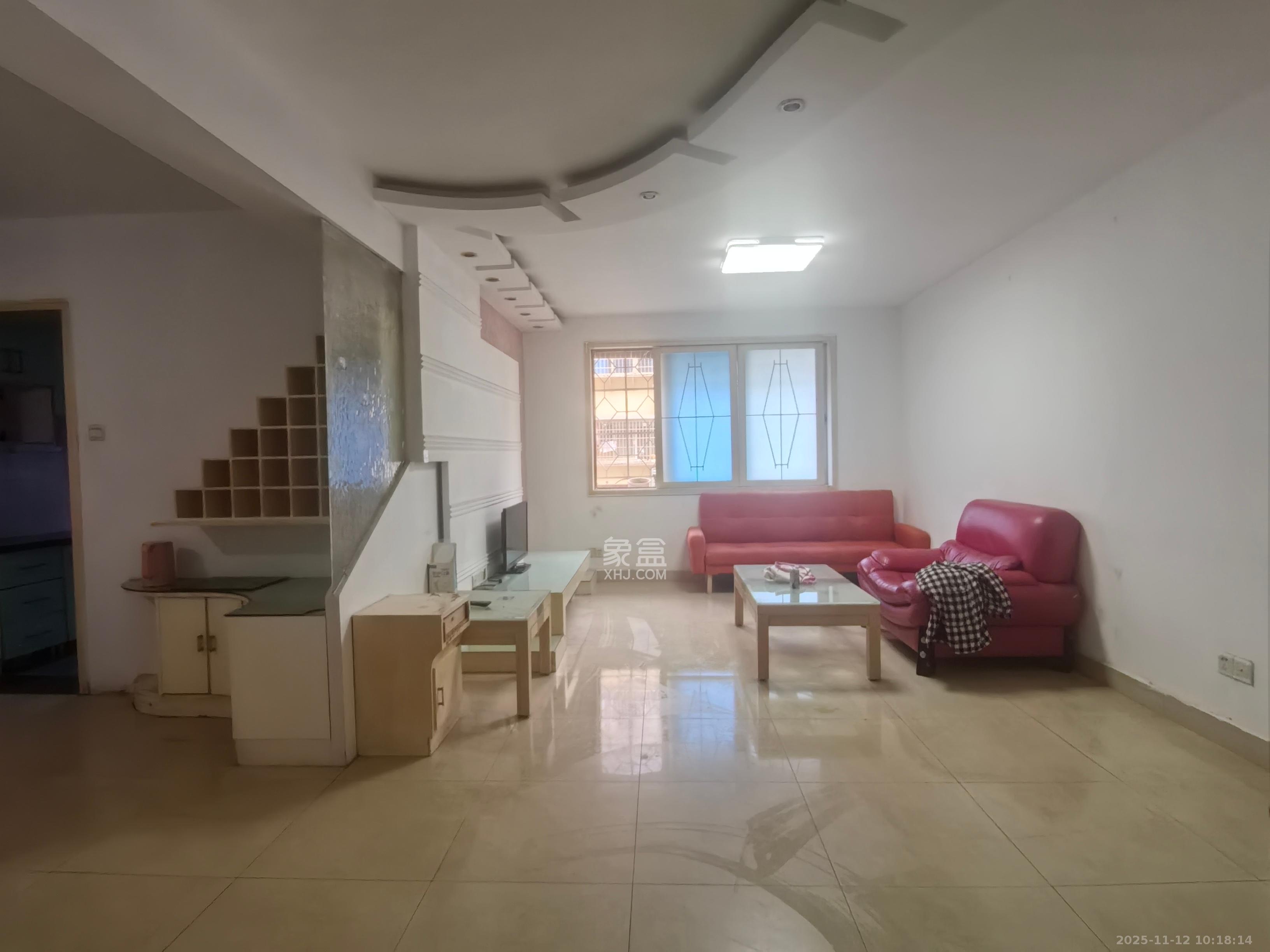 岳银小区(一二三五村) 3室2厅1卫 2100.0元/月 岳银小区(一二三五村) 3室2厅1卫 2100.0元/月室内图