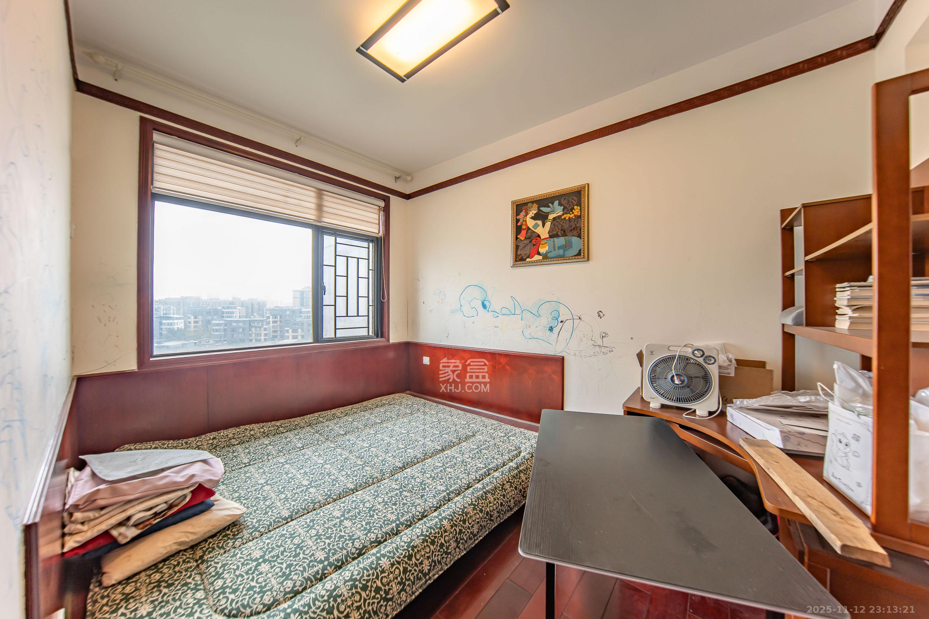 阳光100三期 3室3厅2卫 118.0万 阳光100三期 3室3厅2卫 118.0万卧室