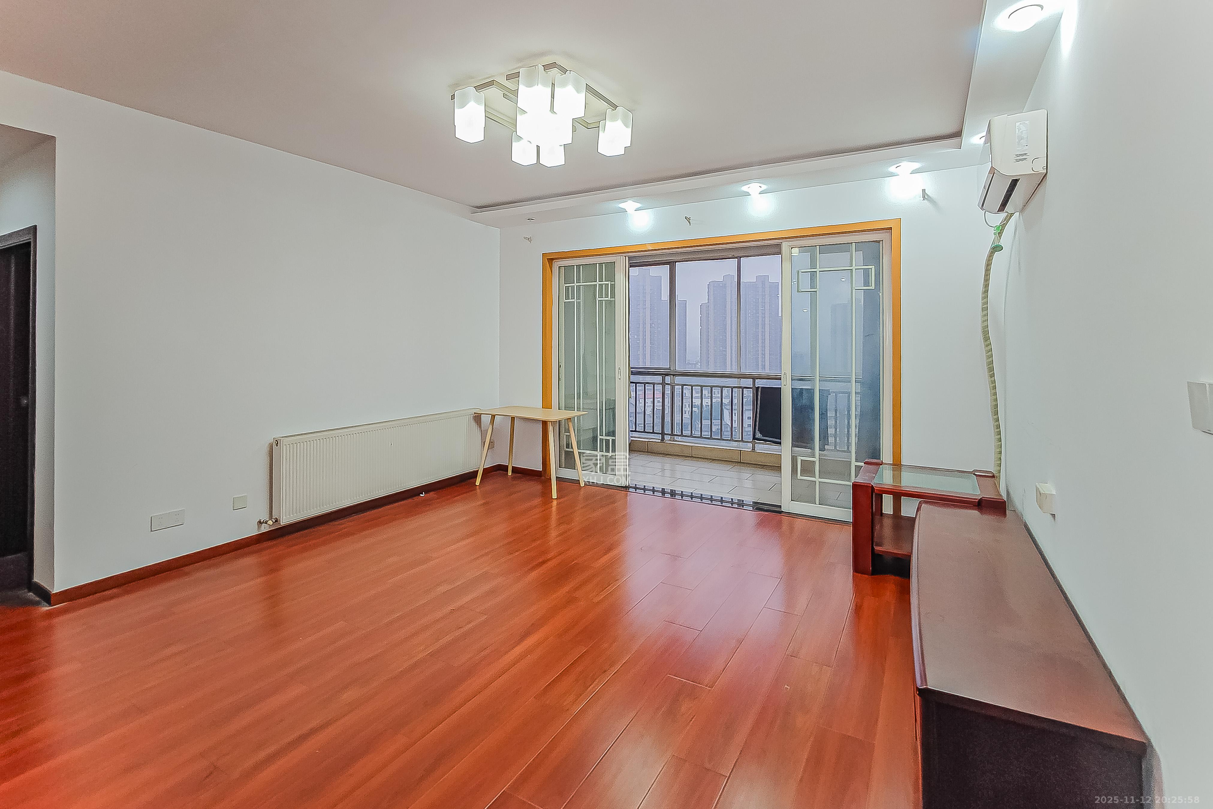 嘉盛奥美城  3室2厅2卫    140.0万