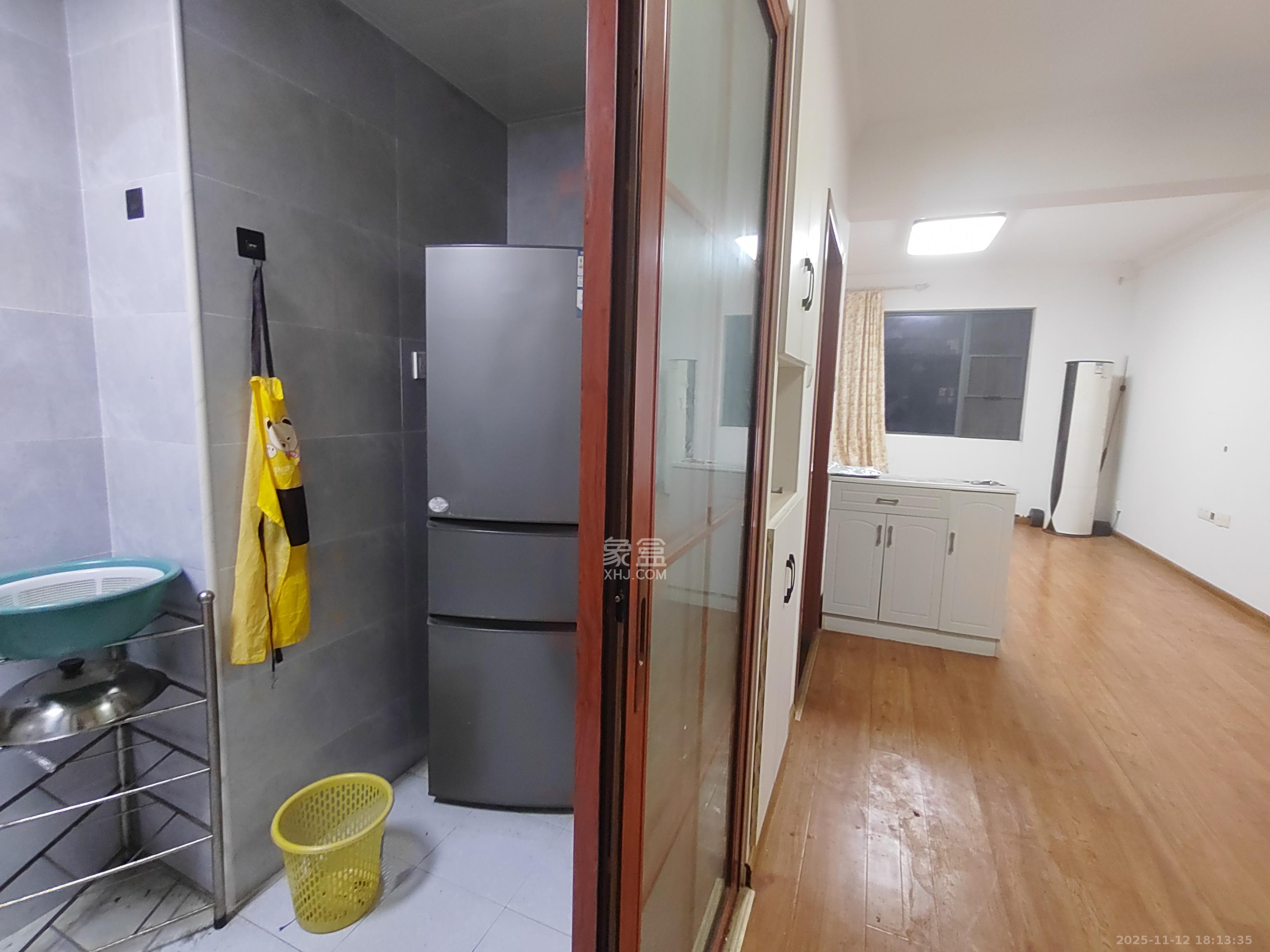 岳华新苑 3室2厅2卫 2700.0元/月 岳华新苑 3室2厅2卫 2700.0元/月室内图