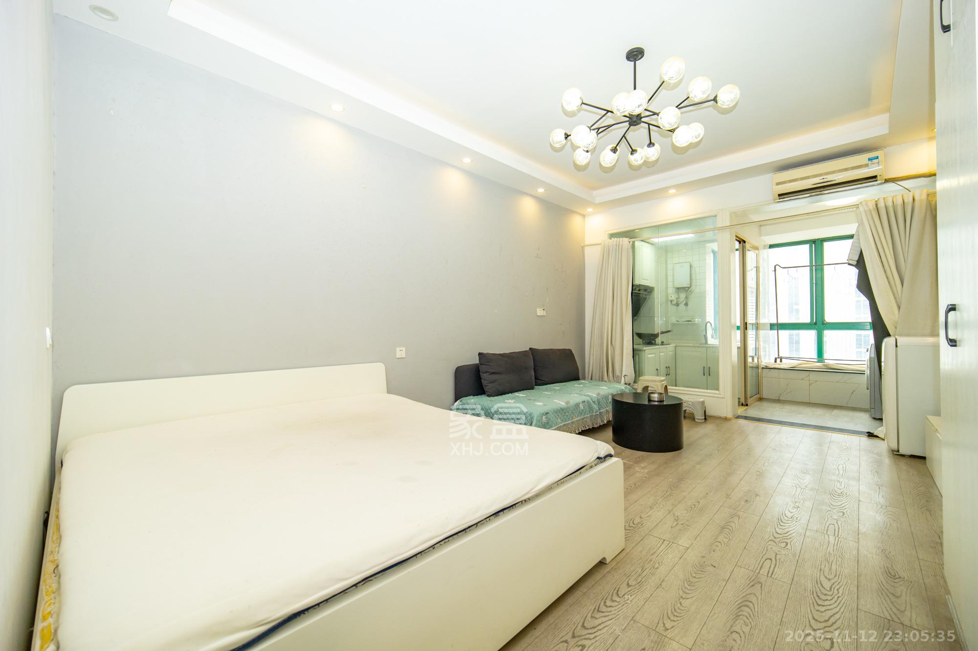 明城公寓  1室1厅1卫    21.8万客厅