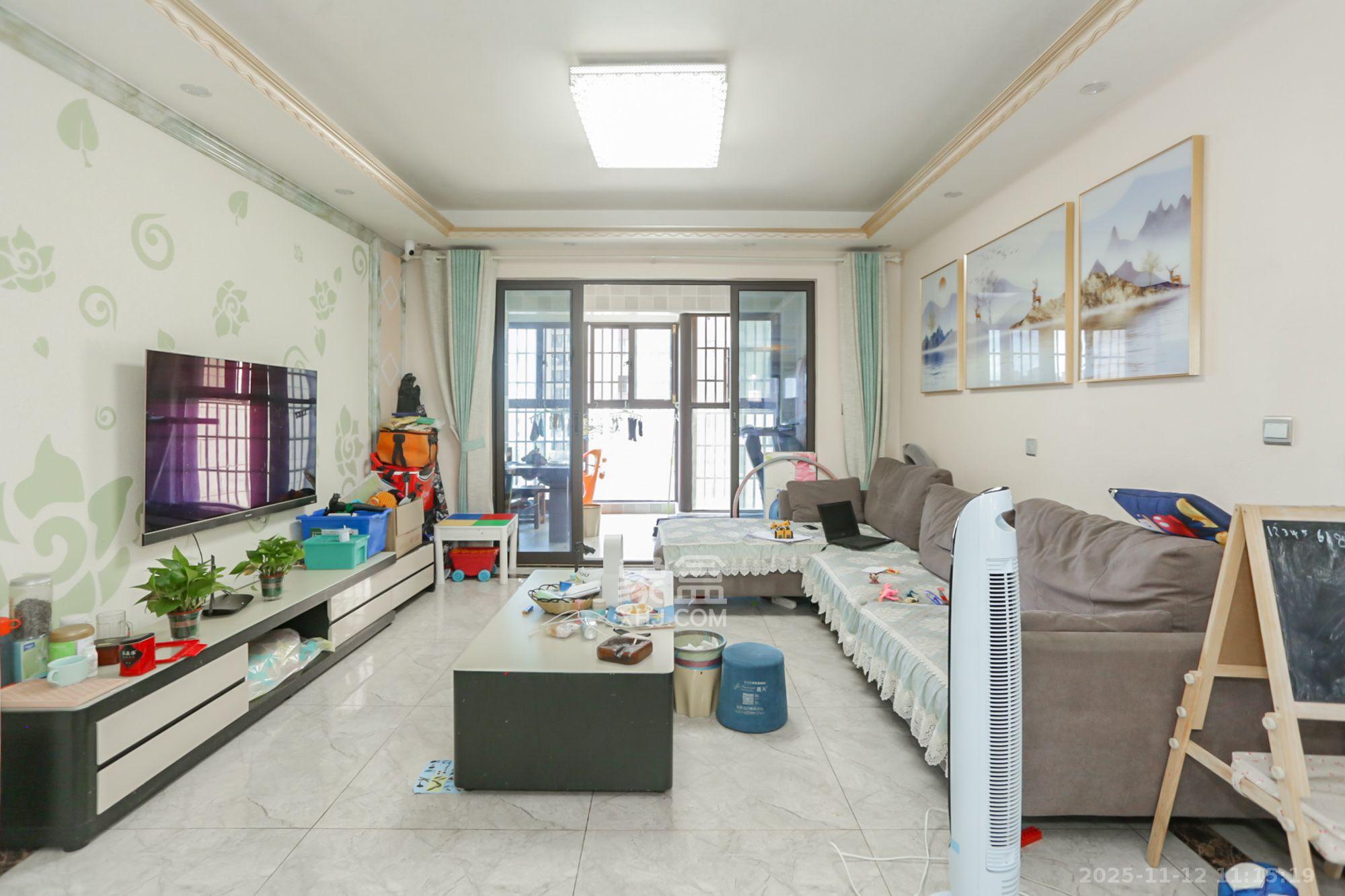 奥克斯缔壹城  3室2厅2卫    2400.0元/月