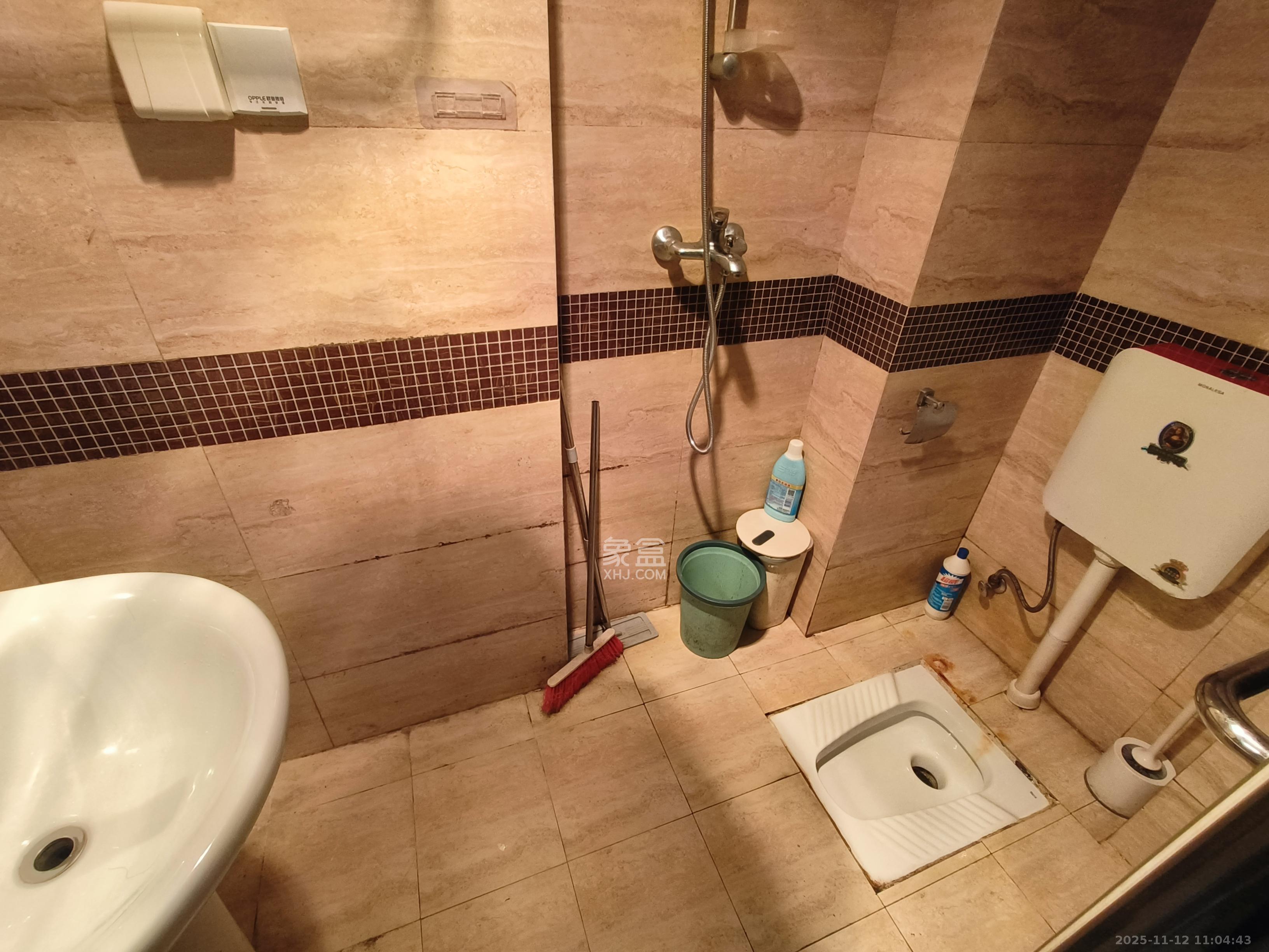 万科城  1室1厅1卫    1300.0元/月室内图