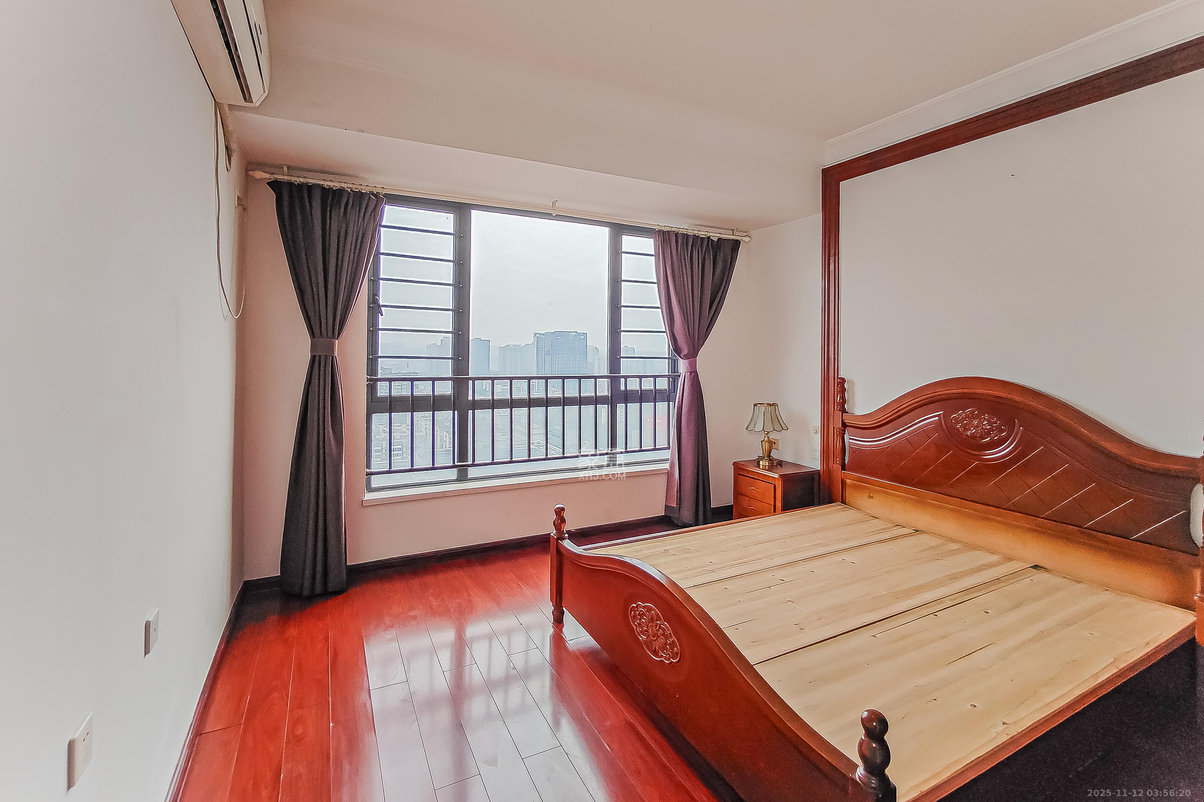 万博汇 3室2厅2卫 180.0万 万博汇 3室2厅2卫 180.0万卧室