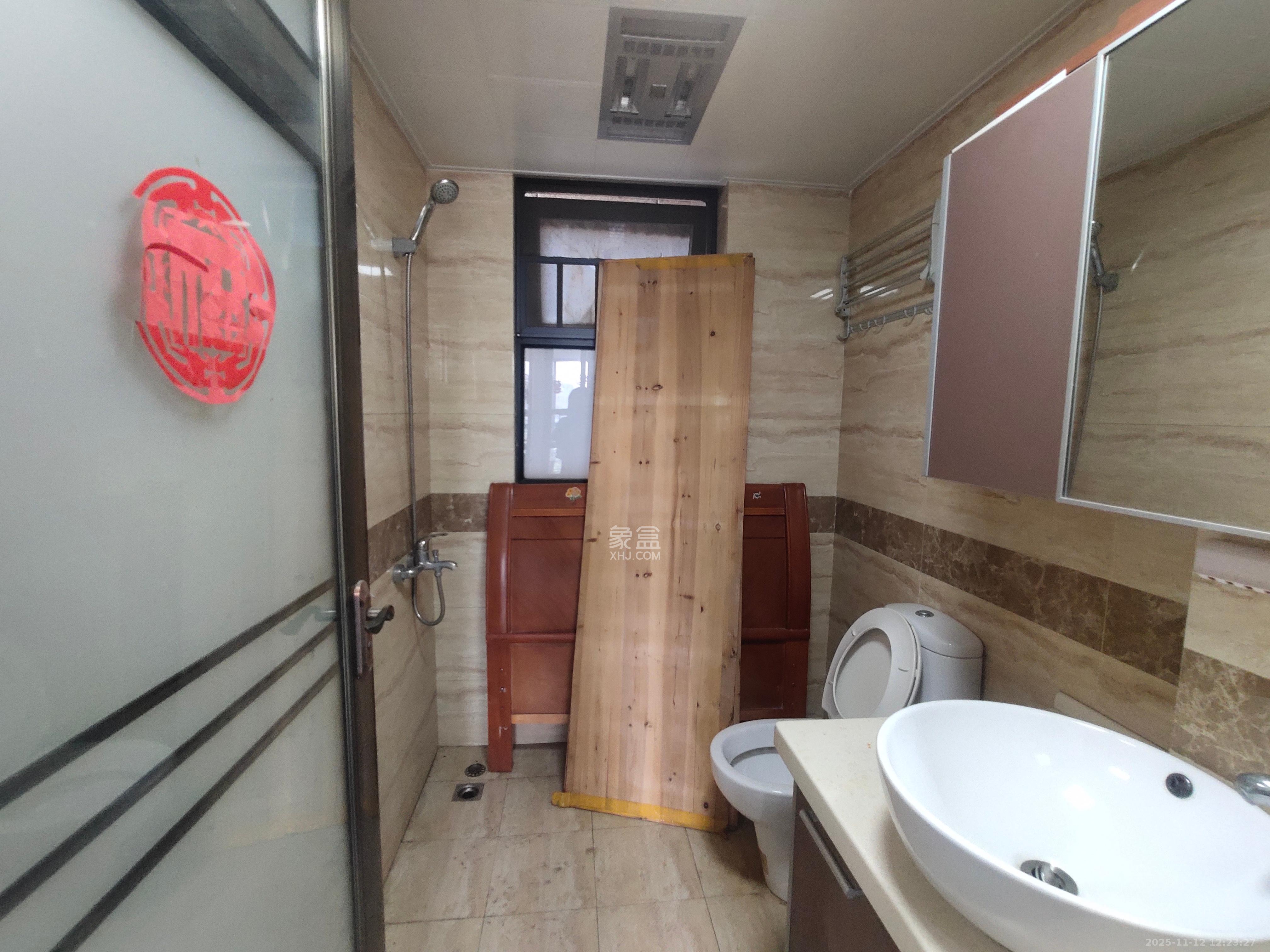 湘江锦绣  3室2厅2卫    2000.0元/月室内图