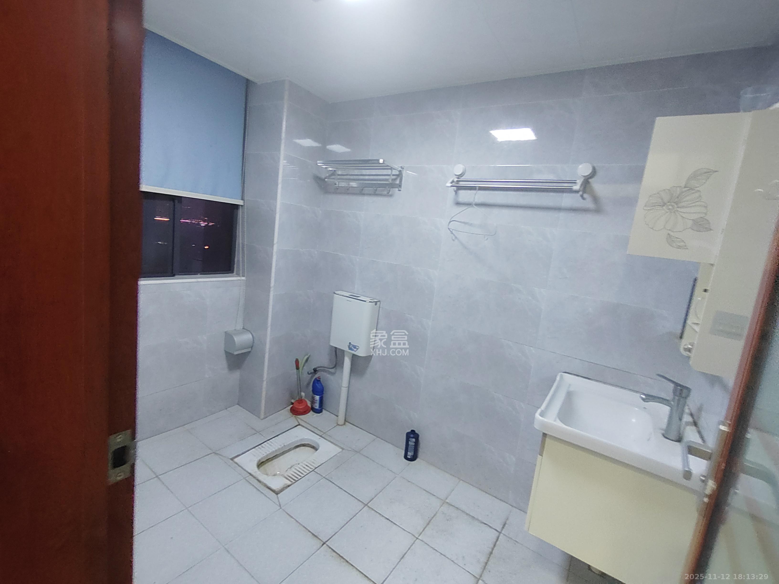 岳华新苑  3室2厅2卫    2700.0元/月室内图