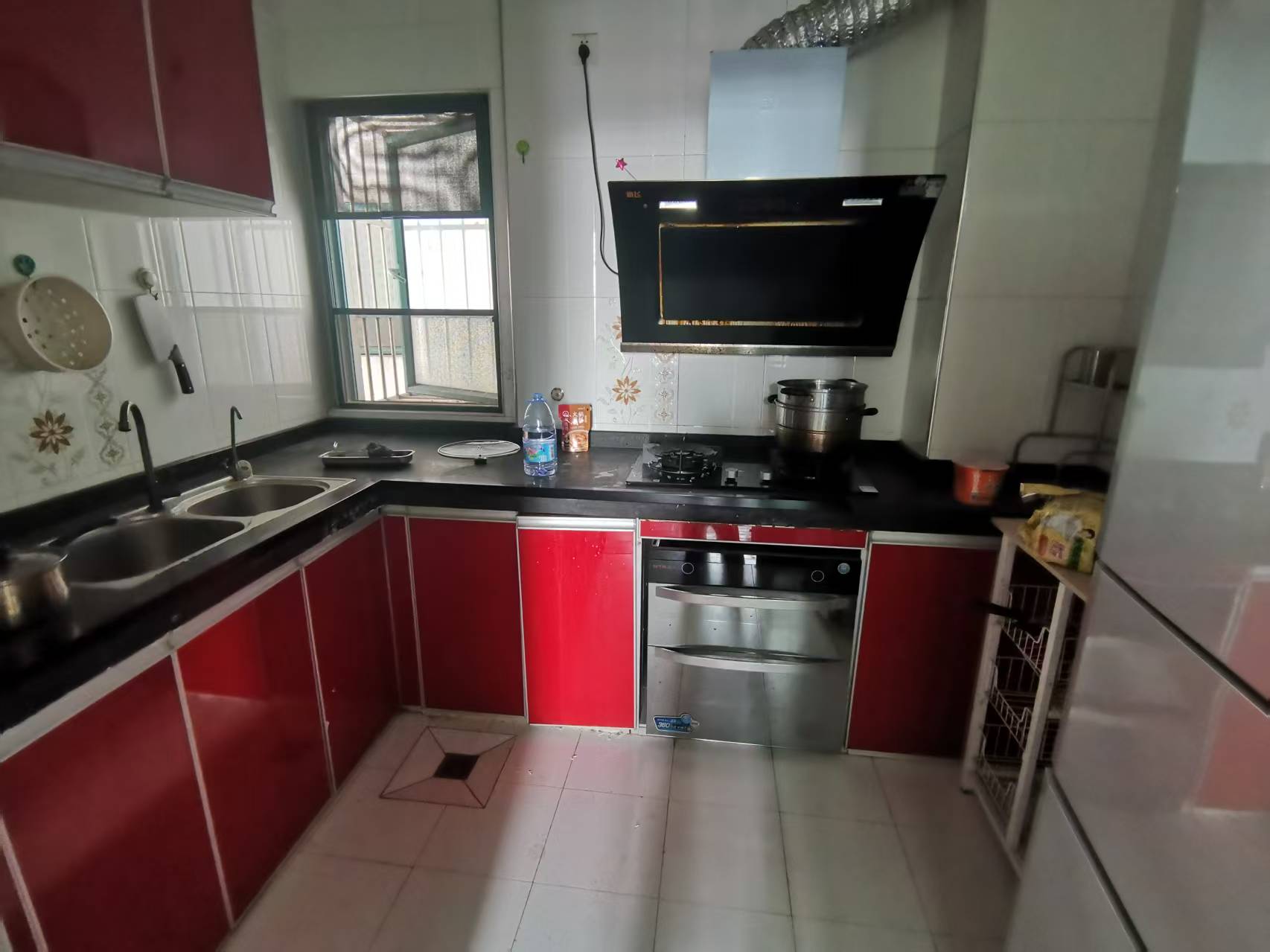 上城名都  3室2厅2卫    2400.0元/月室内图1