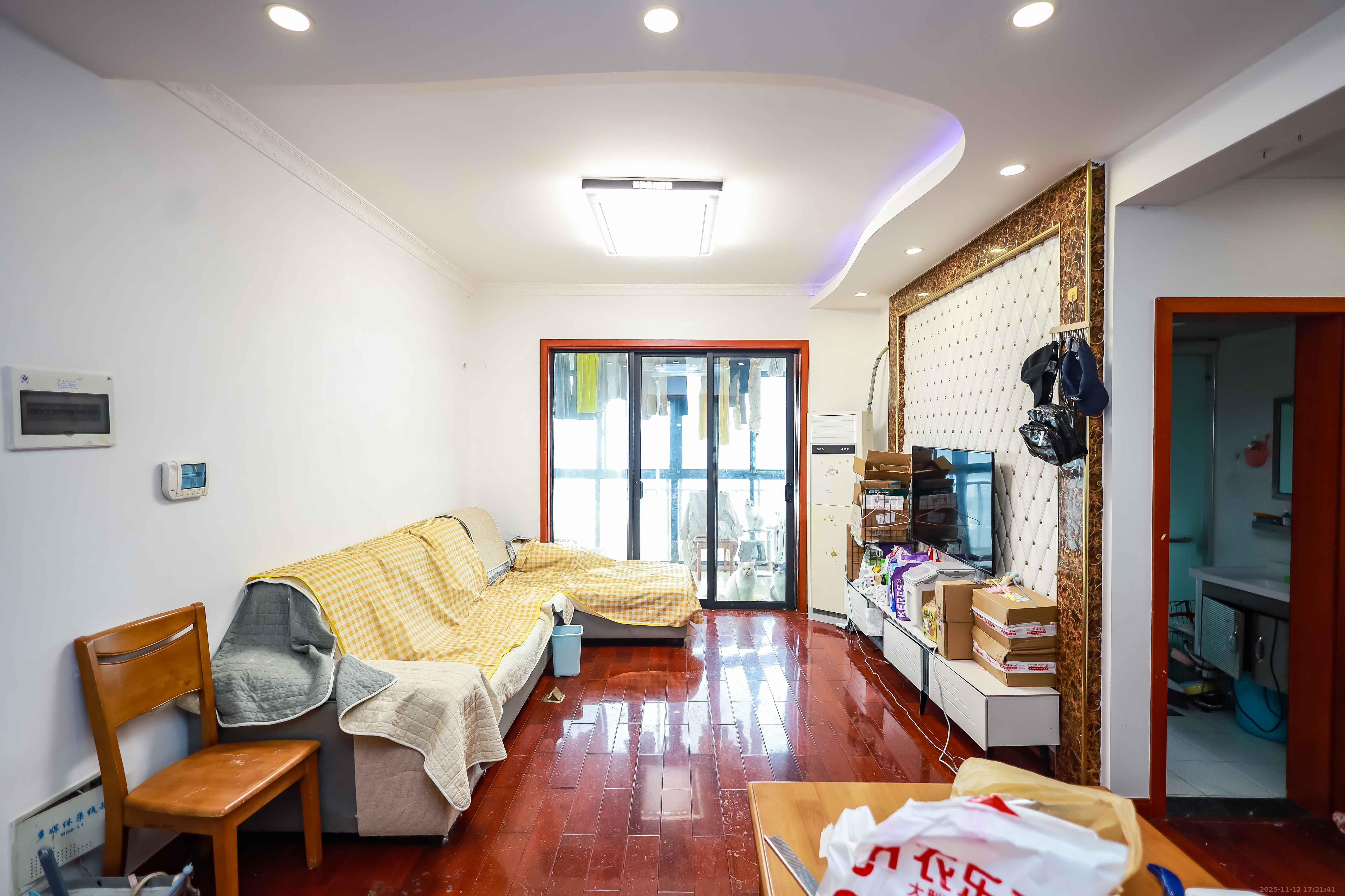 莱茵城 3室2厅2卫 80.0万 莱茵城 3室2厅2卫 80.0万客厅