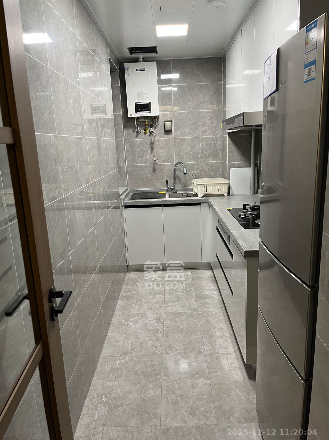 卓越中寰  3室2厅2卫    4500.0元/月室内图