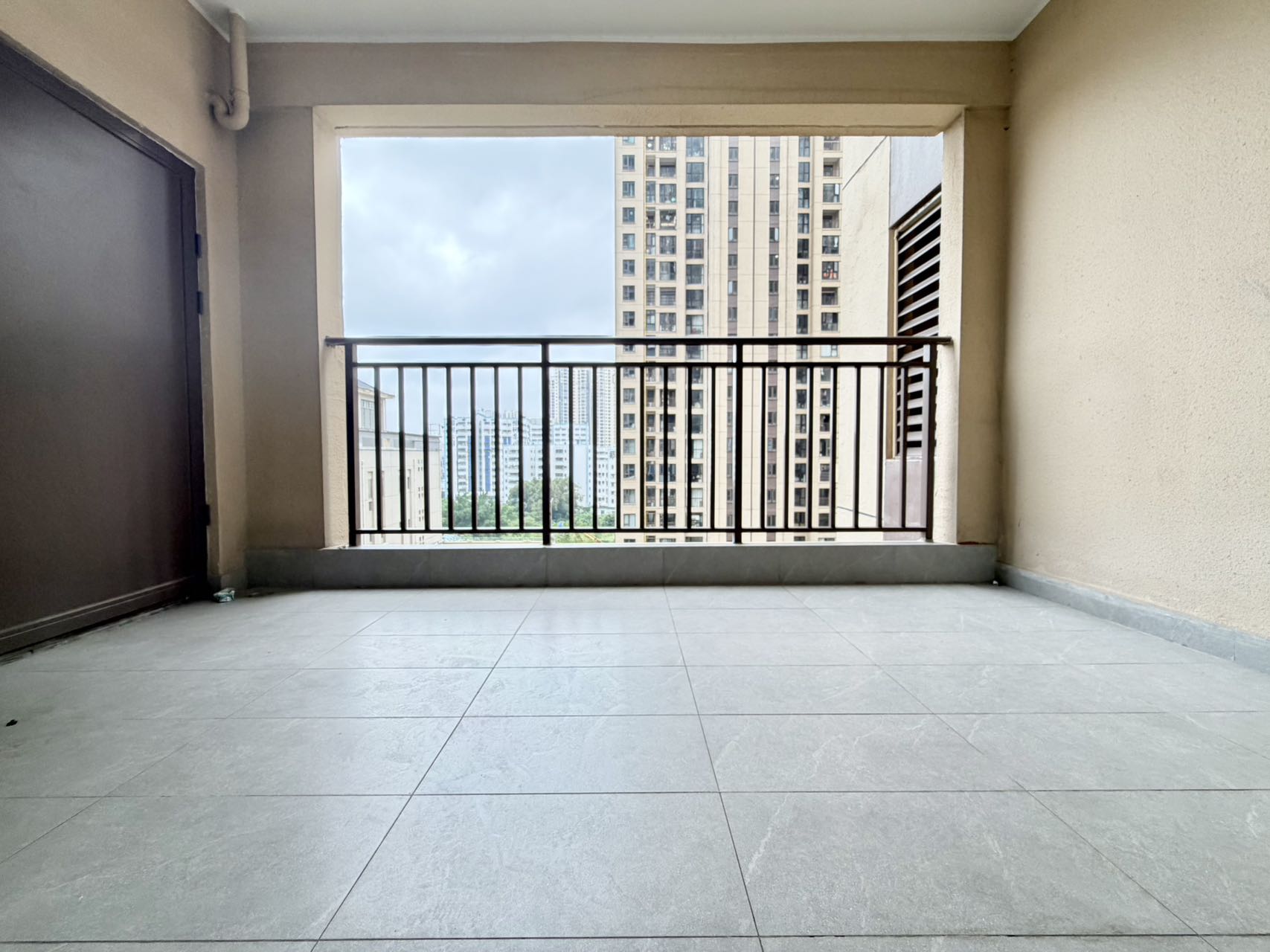 海航豪庭南苑  3室2厅1卫    4000.0元/月室内图