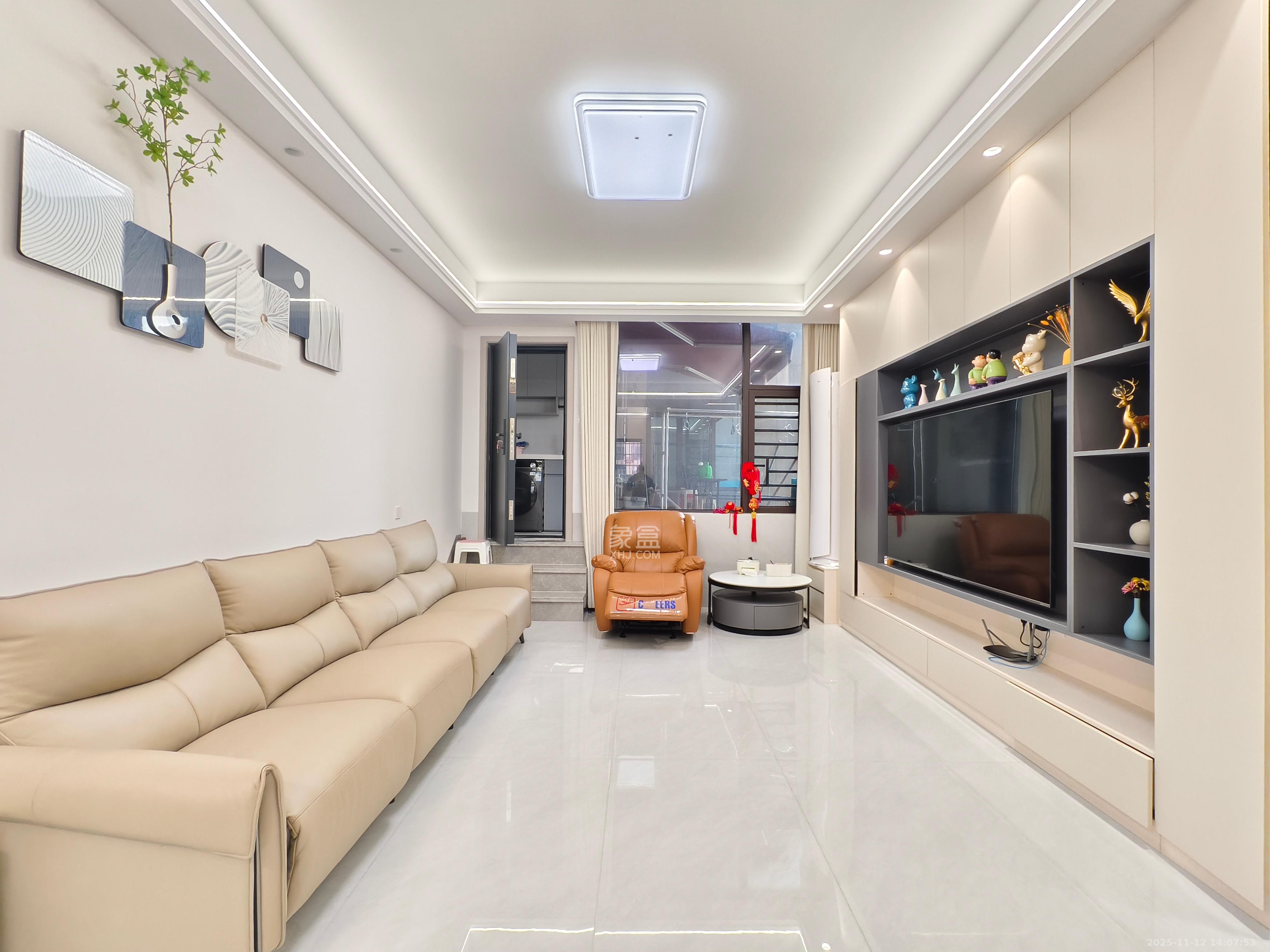 五江天街北区  4室2厅2卫    4000.0元/月