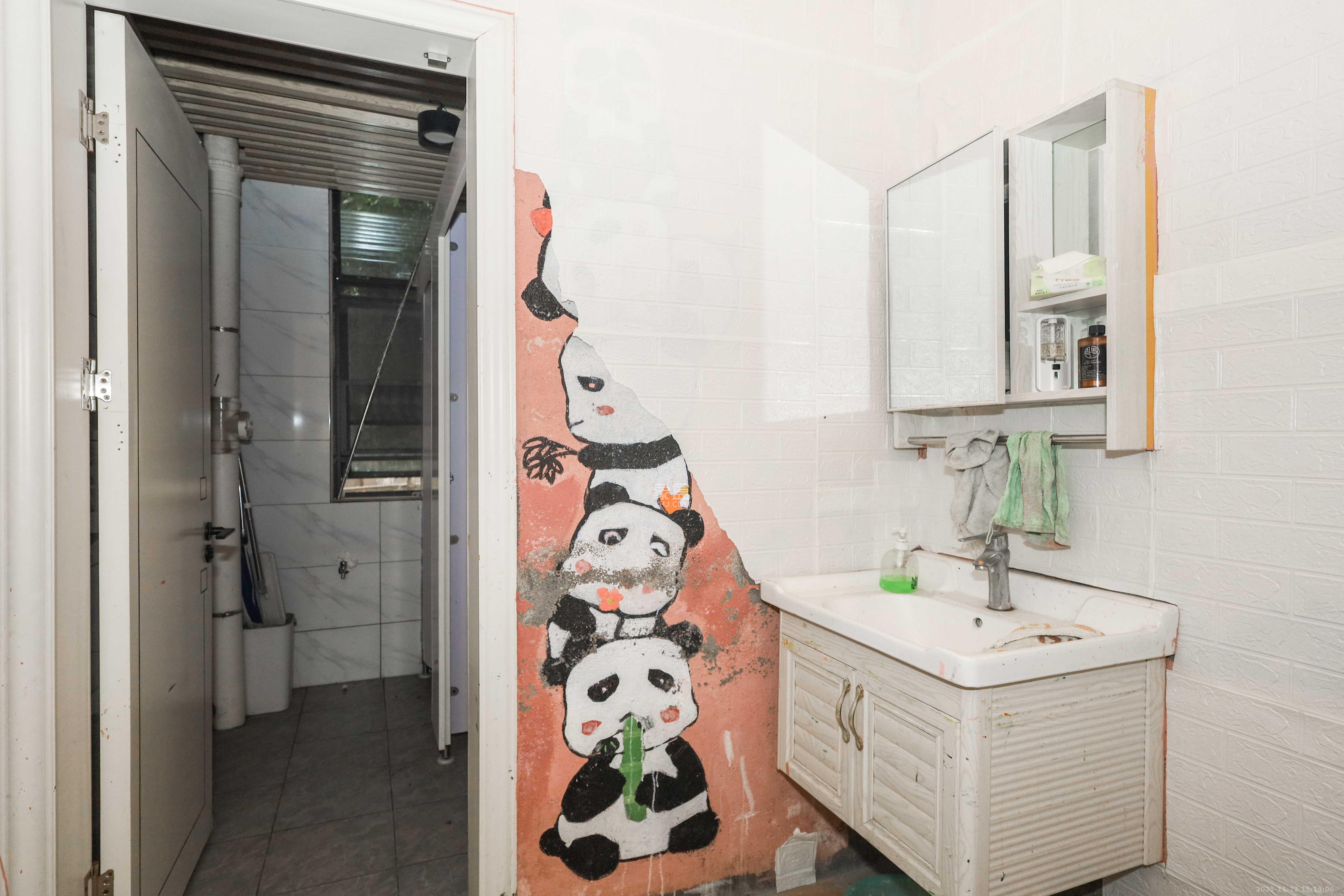 天元涉外景园C区 4室2厅1卫 145.0万 天元涉外景园C区 4室2厅1卫 145.0万卫生间