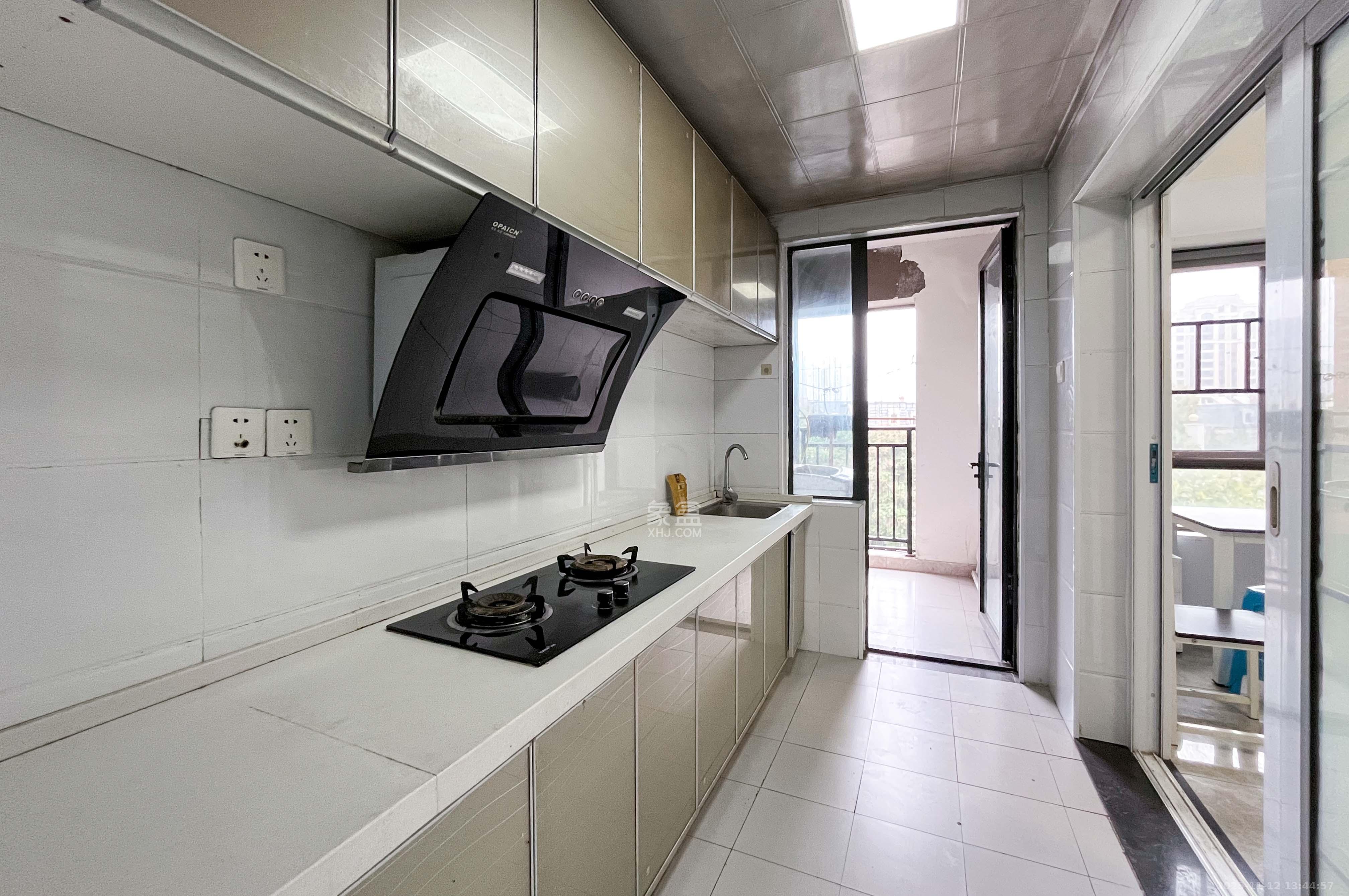 中海梅溪湖壹号 3室2厅2卫 182.0万 中海梅溪湖壹号 3室2厅2卫 182.0万厨房