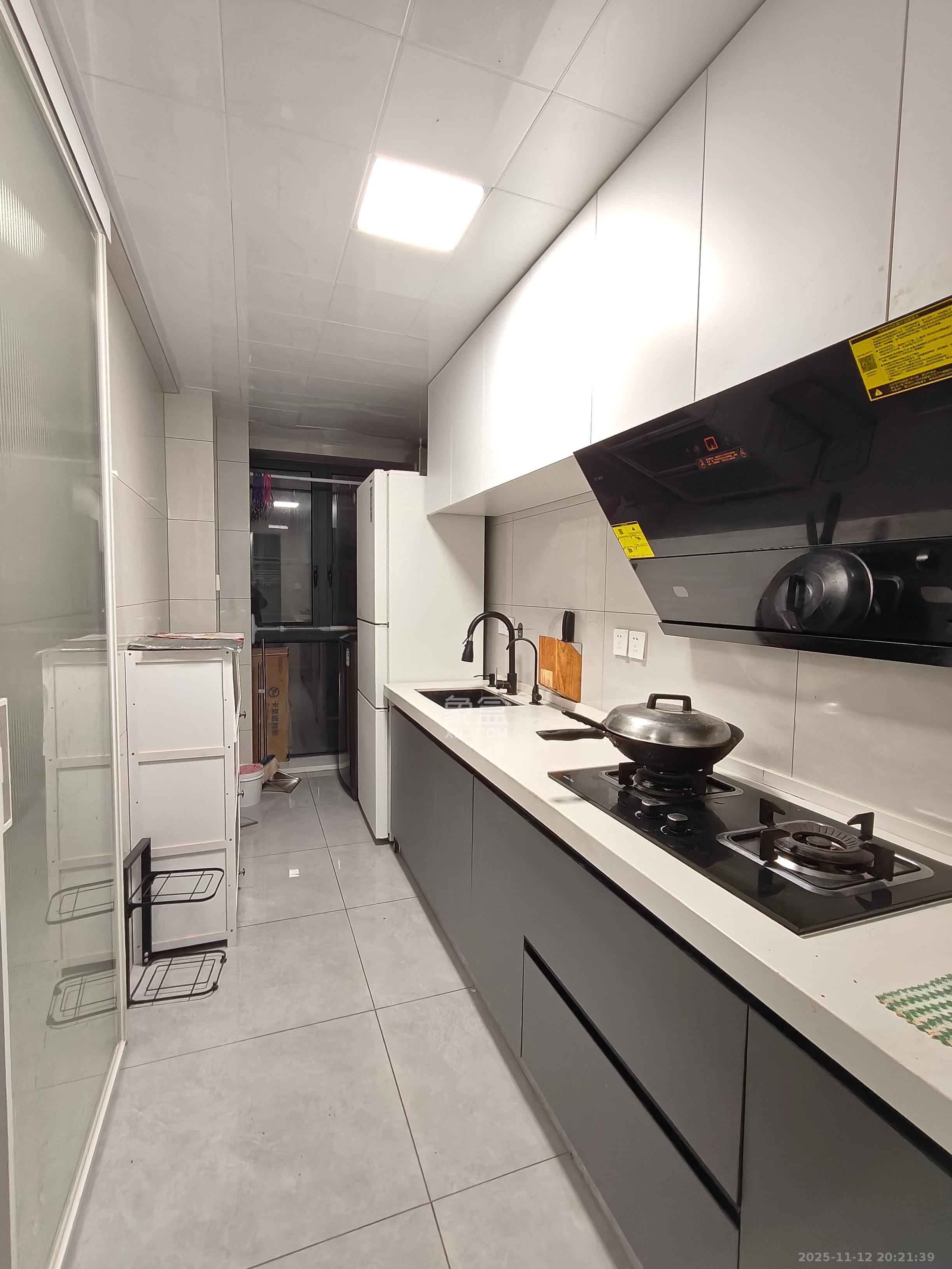 湘域中央  1室1厅1卫    2200.0元/月室内图