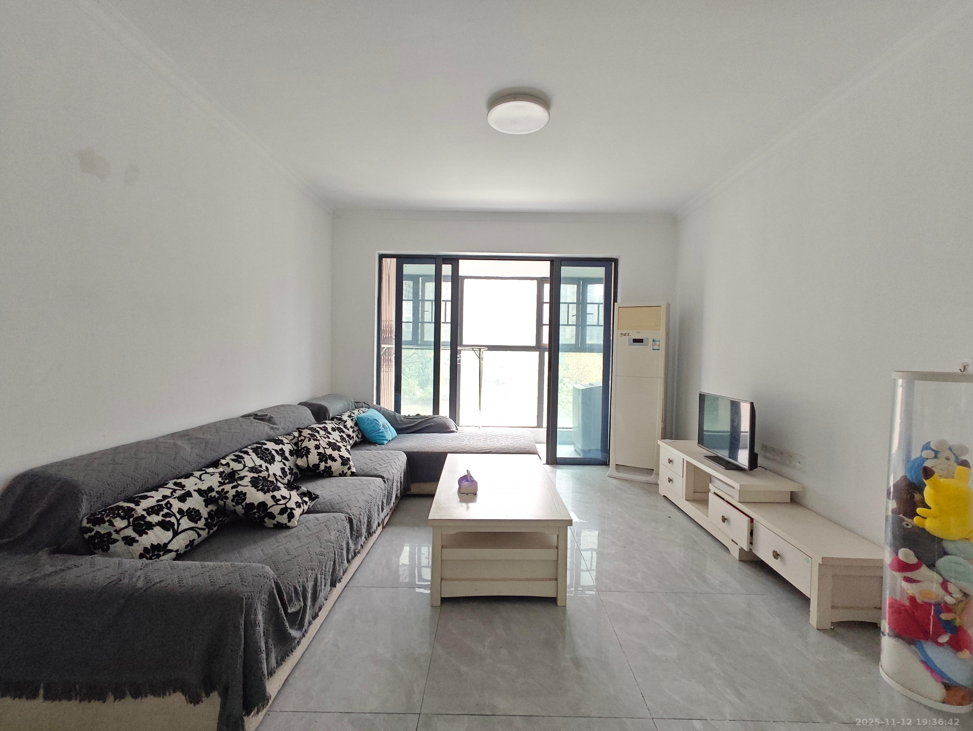 南山十里天池  3室2厅2卫    2000.0元/月