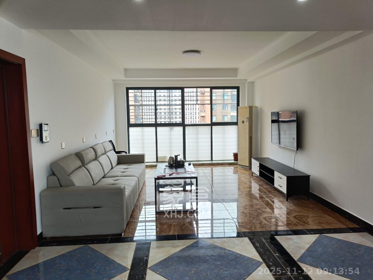 中欣楚天雅郡  3室2厅2卫    2000.0元/月室内图