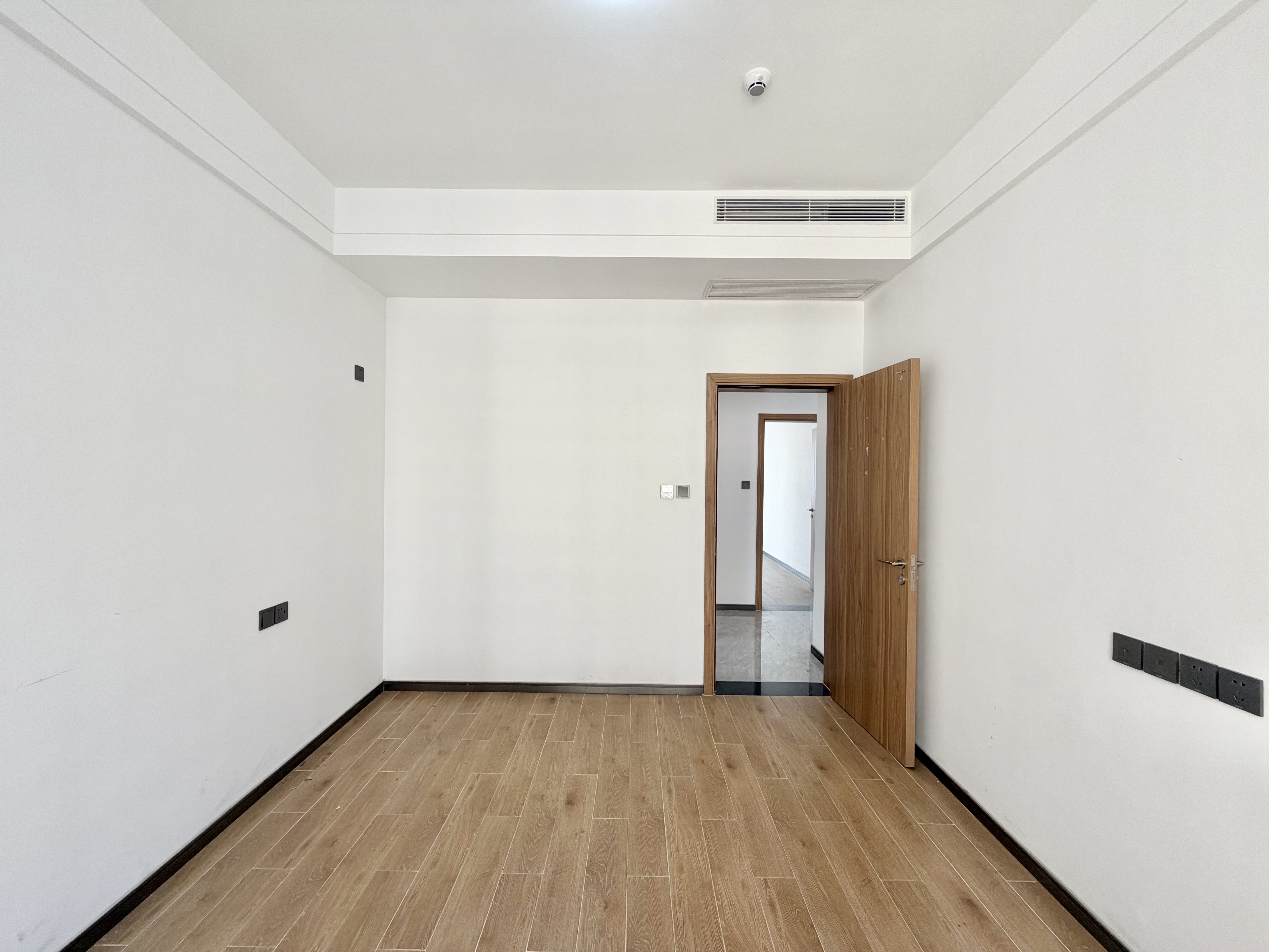 海航豪庭南苑  3室2厅2卫    5500.0元/月室内图