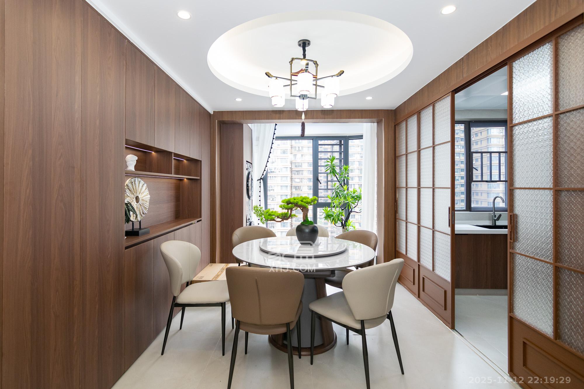 润和长郡(润和紫郡二三期) 5室2厅2卫 129.0万 润和长郡(润和紫郡二三期) 5室2厅2卫 129.0万客厅