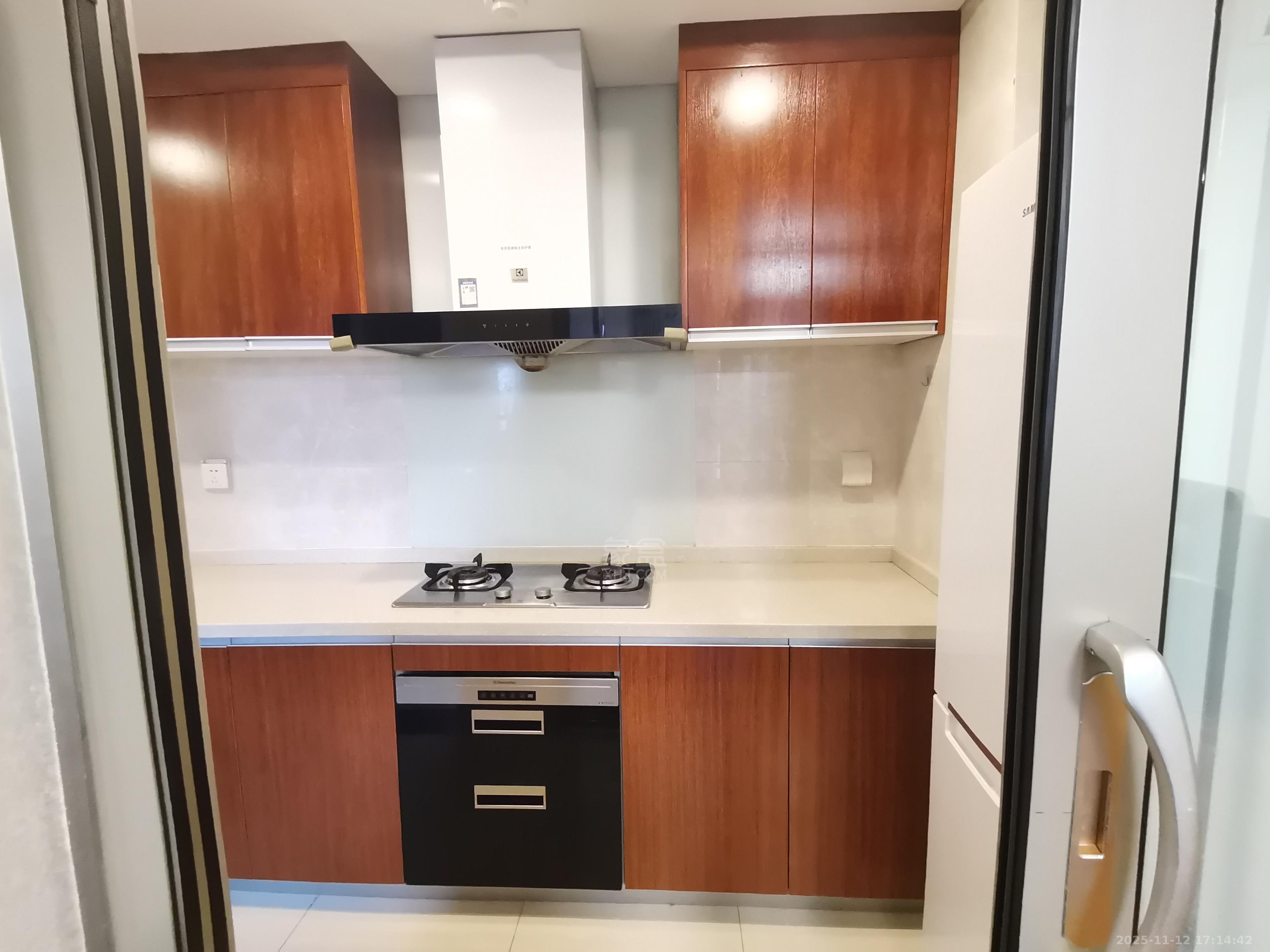 晋合湘水湾三期  2室2厅1卫    2300.0元/月室内图