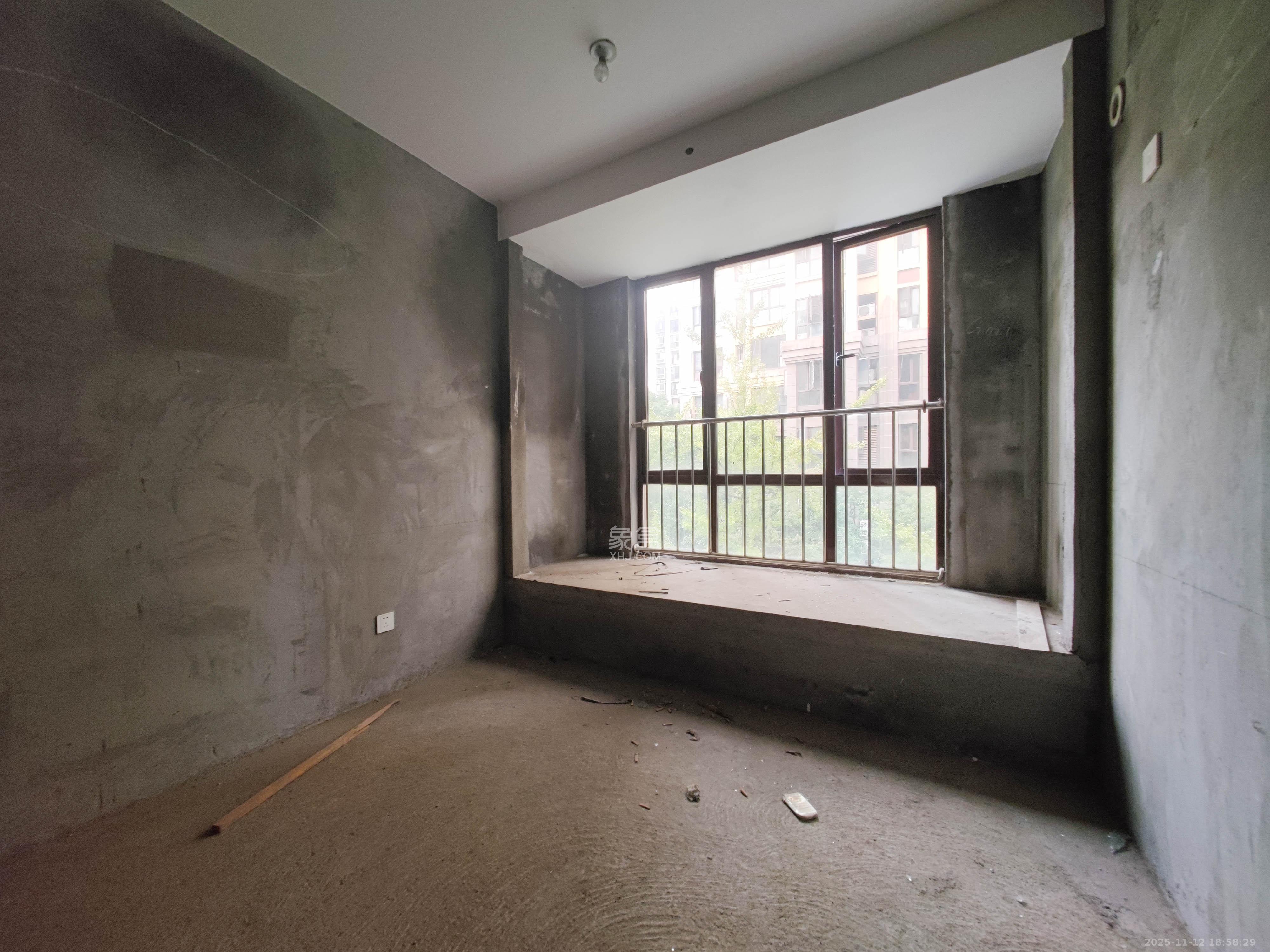 欧莱雅郡 4室2厅2卫 148.0万 欧莱雅郡 4室2厅2卫 148.0万卧室