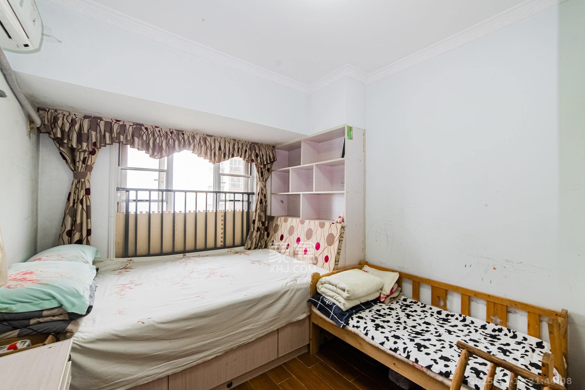 万国城（当代满庭春MOMA）三期  3室2厅2卫    108.0万卧室