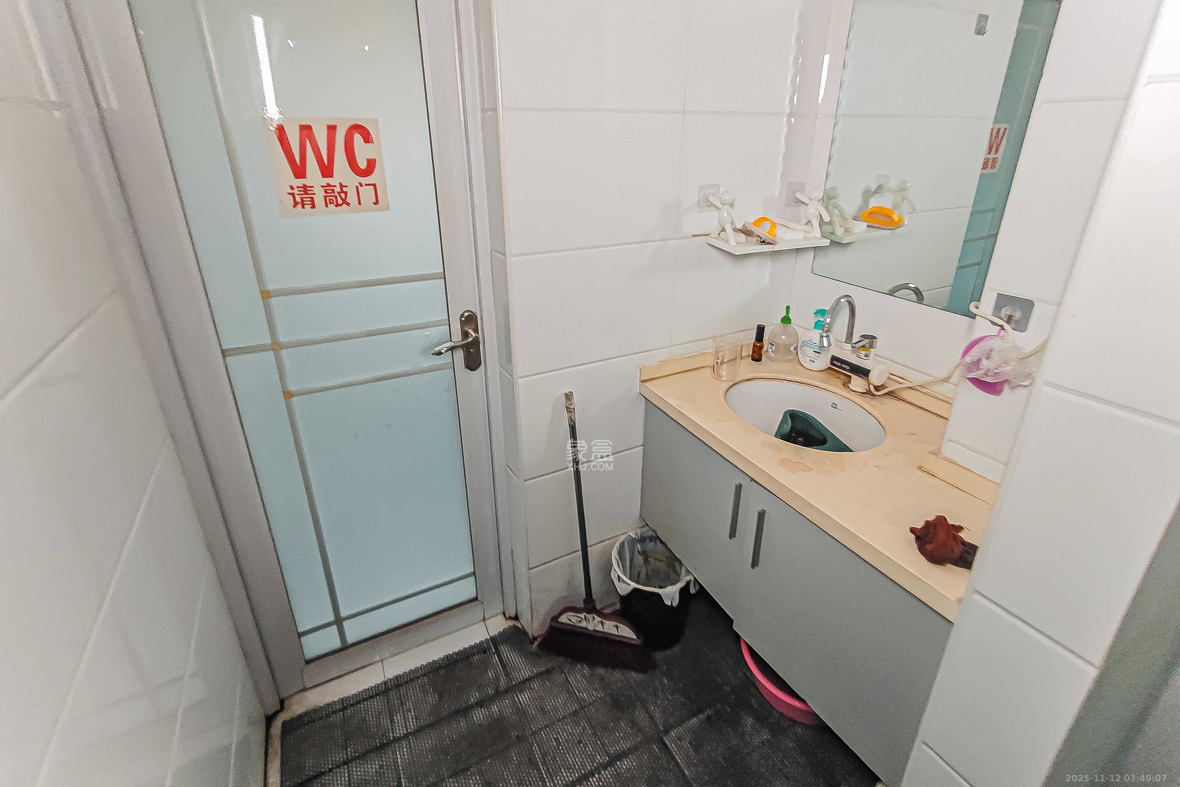 中域蓉城 4室2厅2卫 150.0万 中域蓉城 4室2厅2卫 150.0万卫生间