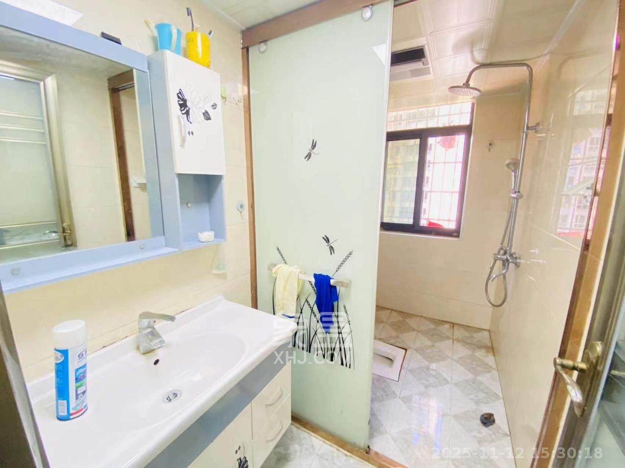 江山如画  3室2厅2卫    2200.0元/月室内图