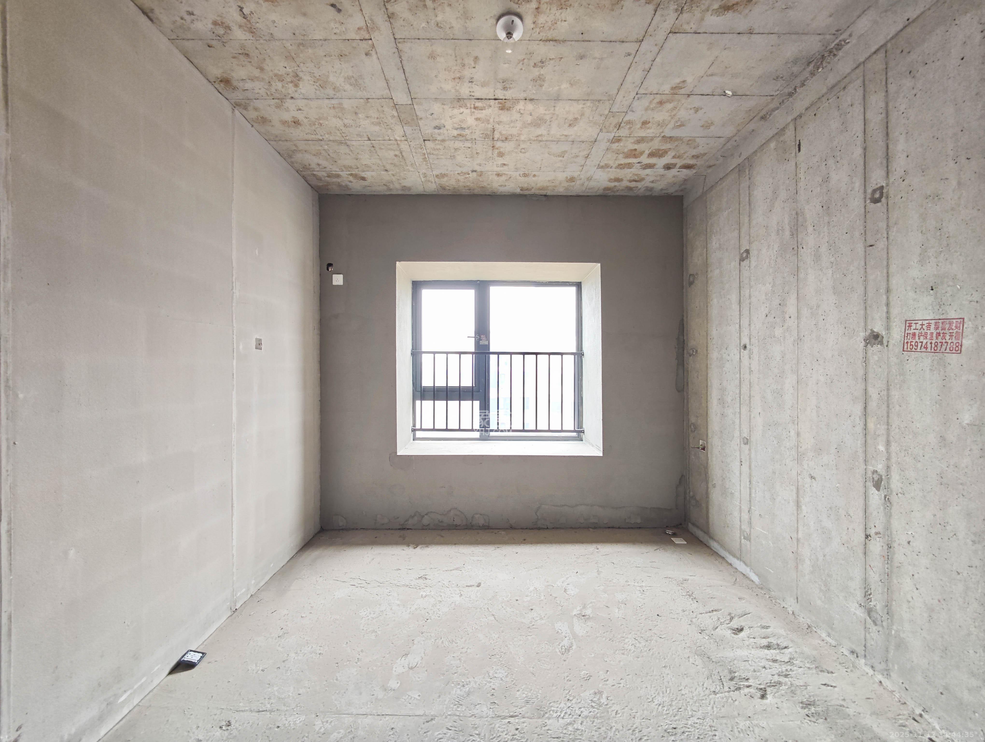 伊景园滨河苑  3室2厅2卫    75.0万卧室