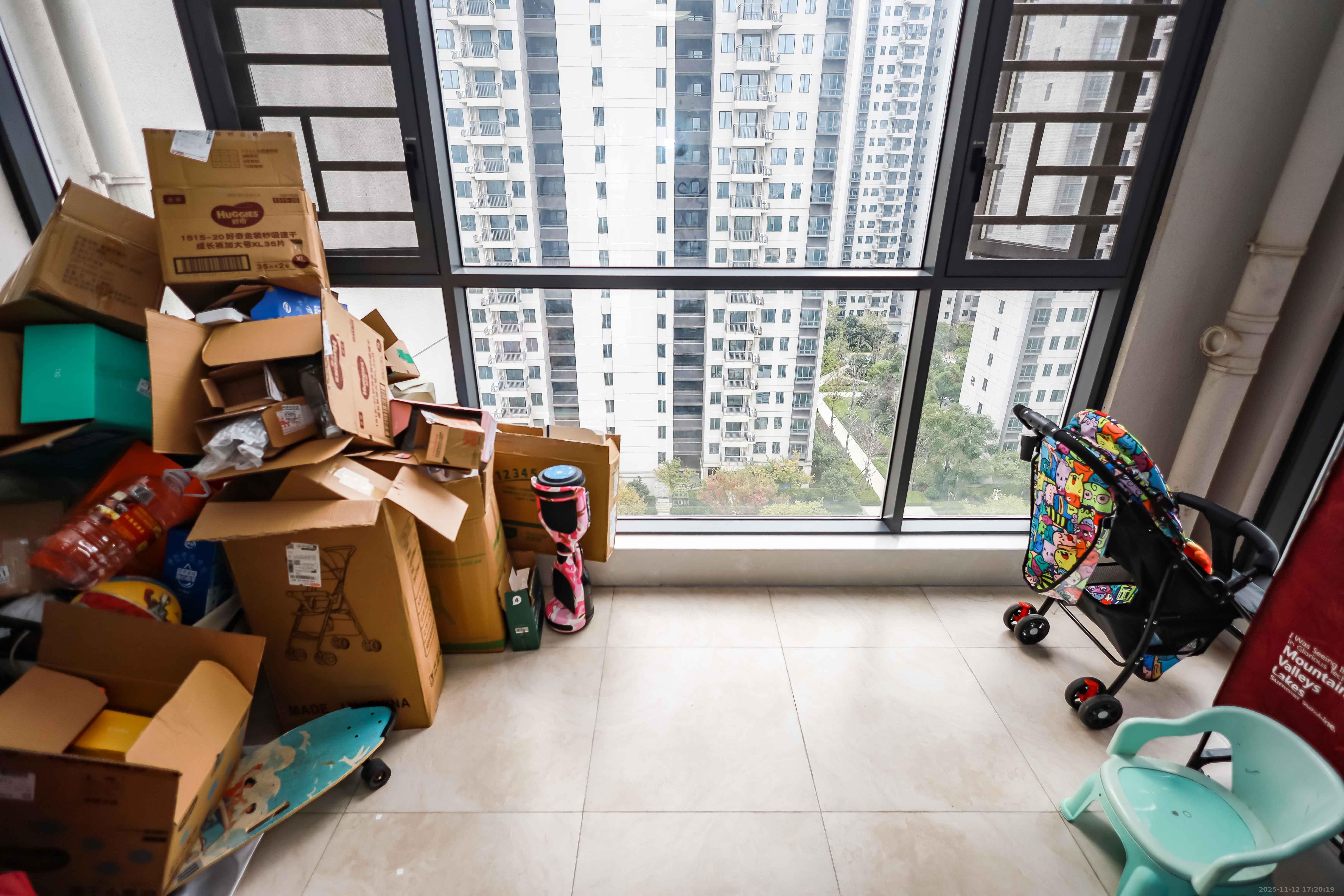 麓谷山湖郡  4室2厅2卫    121.0万阳台