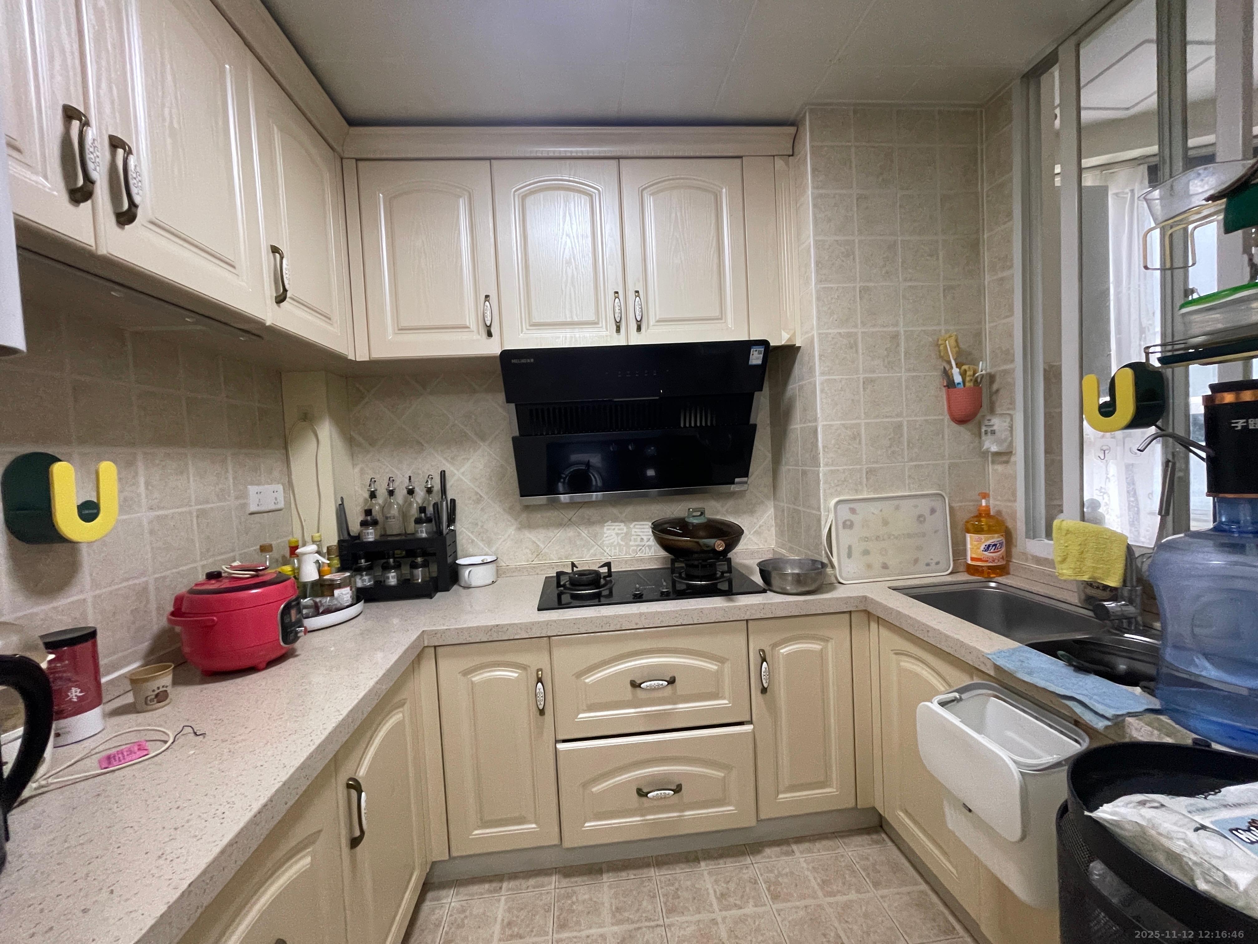 通用时代国际社区  3室1厅2卫    3000.0元/月室内图