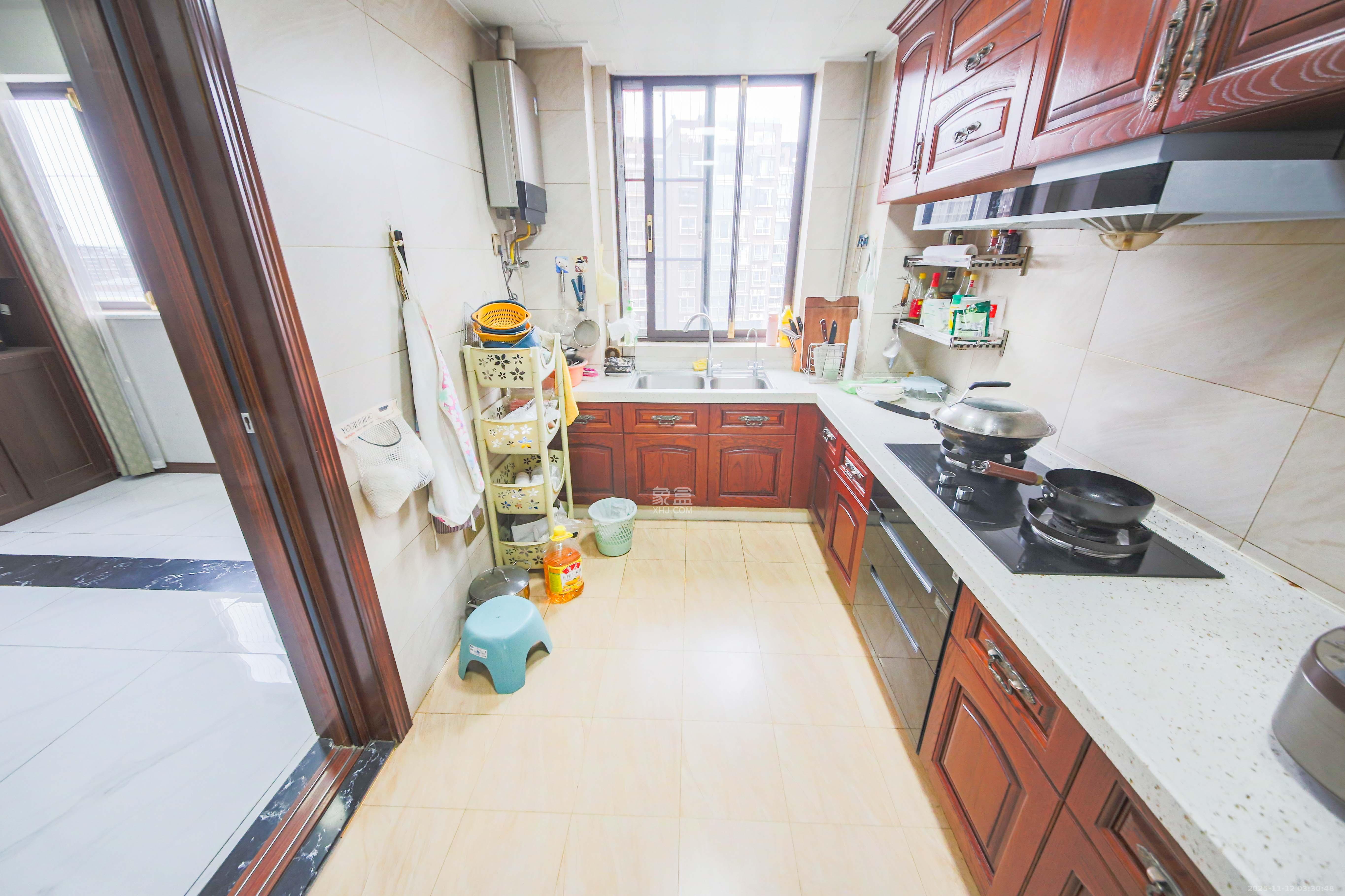 升远君尚嘉筑 5室2厅2卫 178.8万 升远君尚嘉筑 5室2厅2卫 178.8万厨房