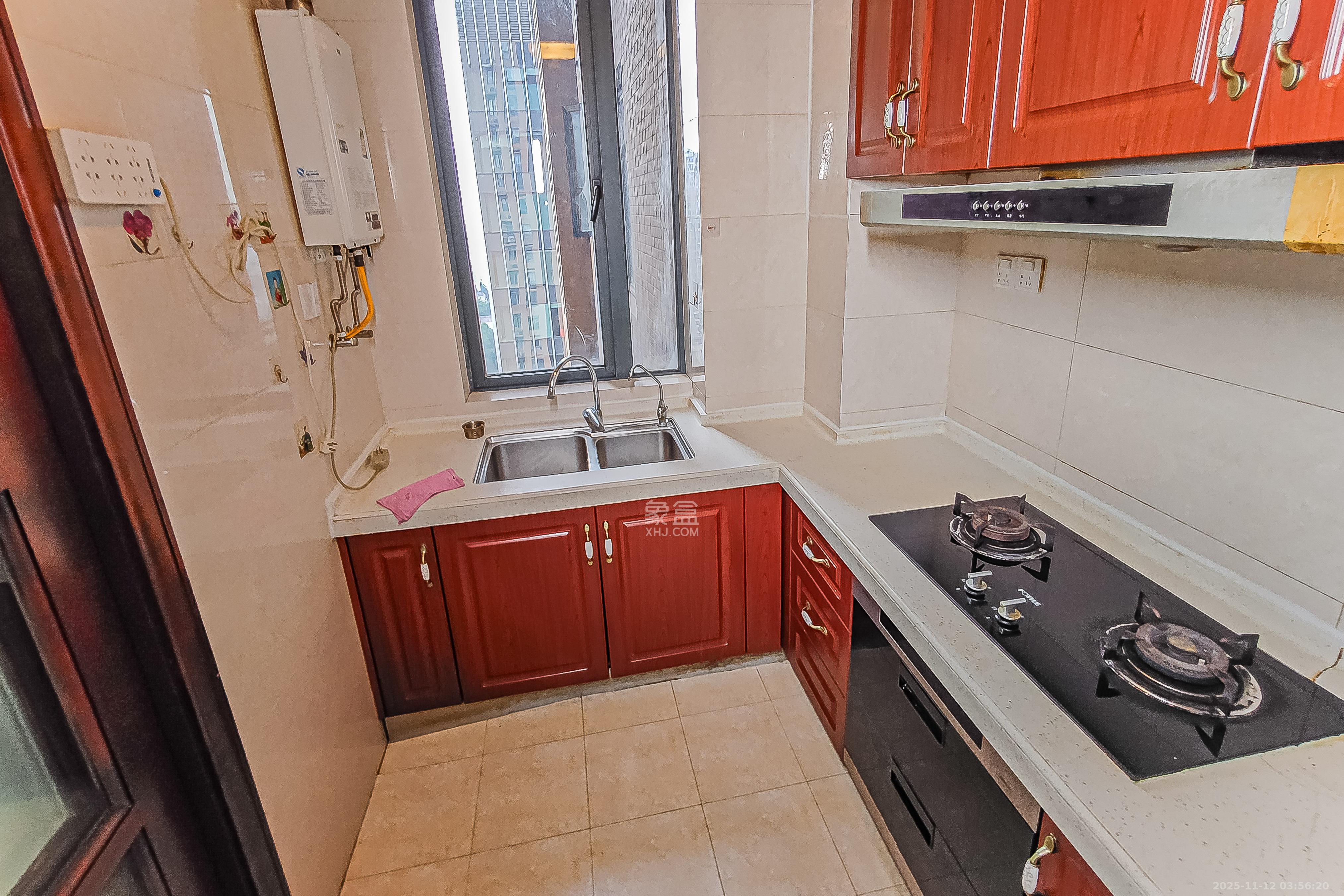 万博汇  3室2厅2卫    180.0万厨房