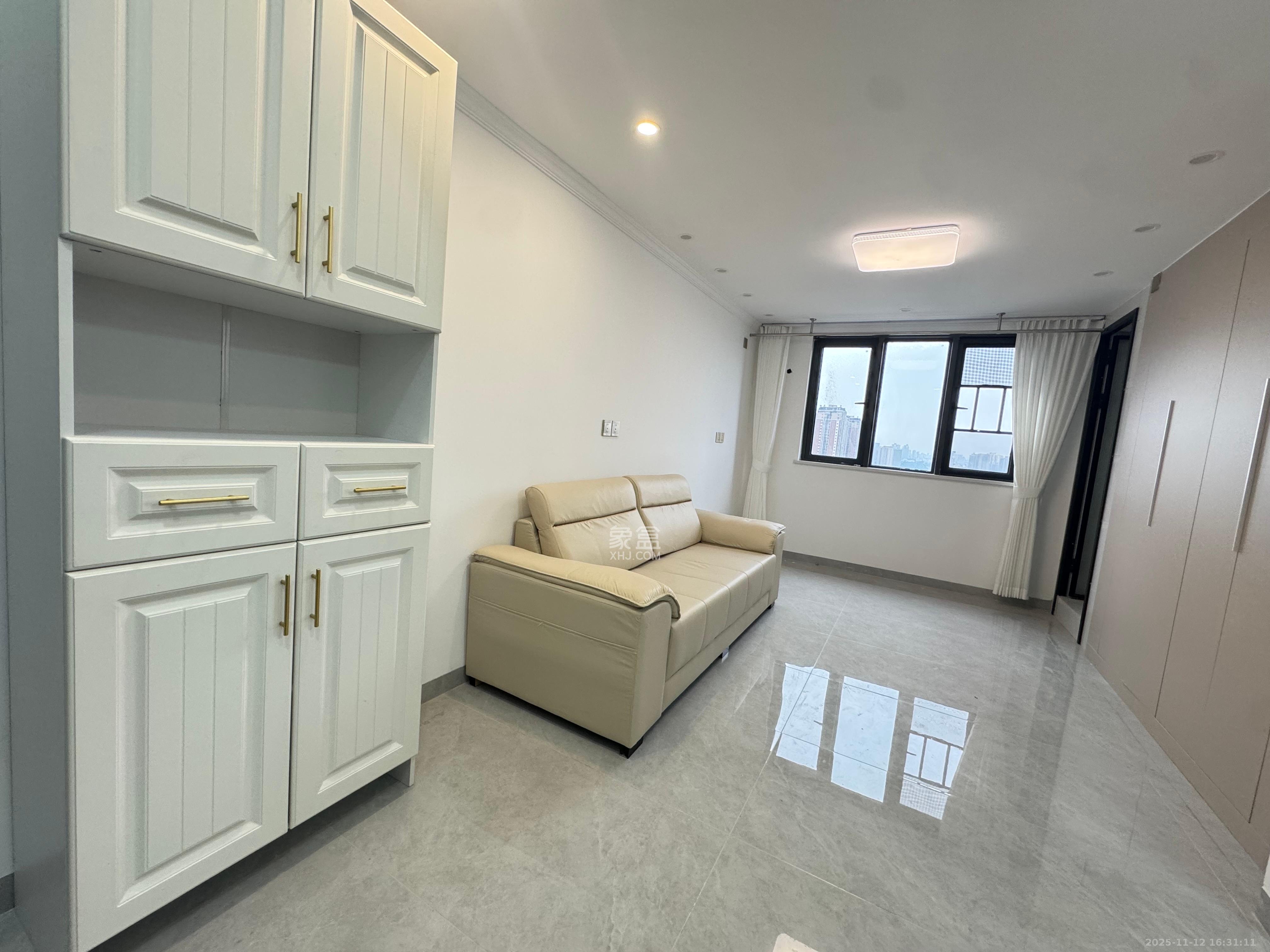 卓越伊景苑  2室1厅1卫    2200.0元/月