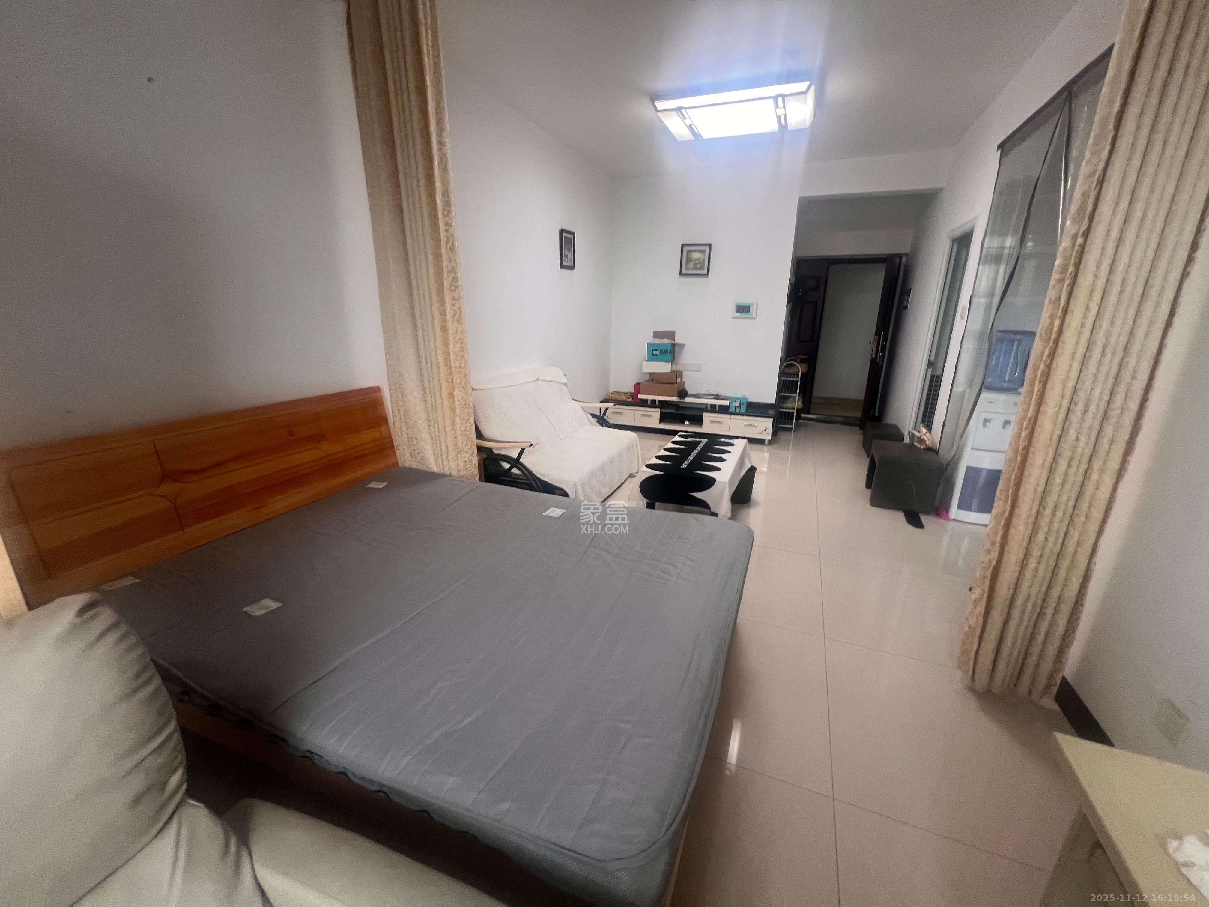 金领家族 1室1厅1卫 1400.0元/月 金领家族 1室1厅1卫 1400.0元/月室内图