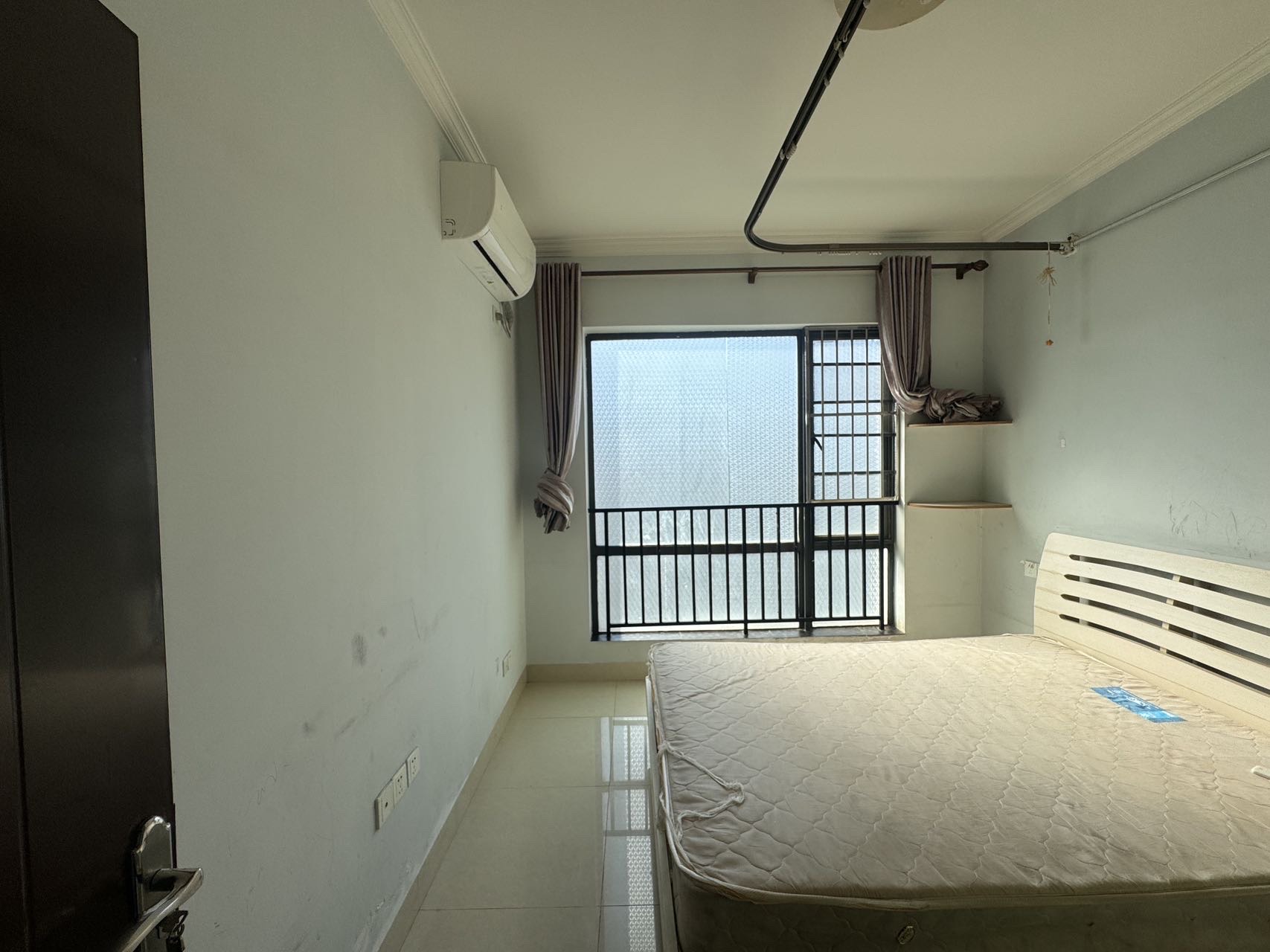 锦地翰城一期 3室2厅2卫 135.0万 锦地翰城一期 3室2厅2卫 135.0万客厅