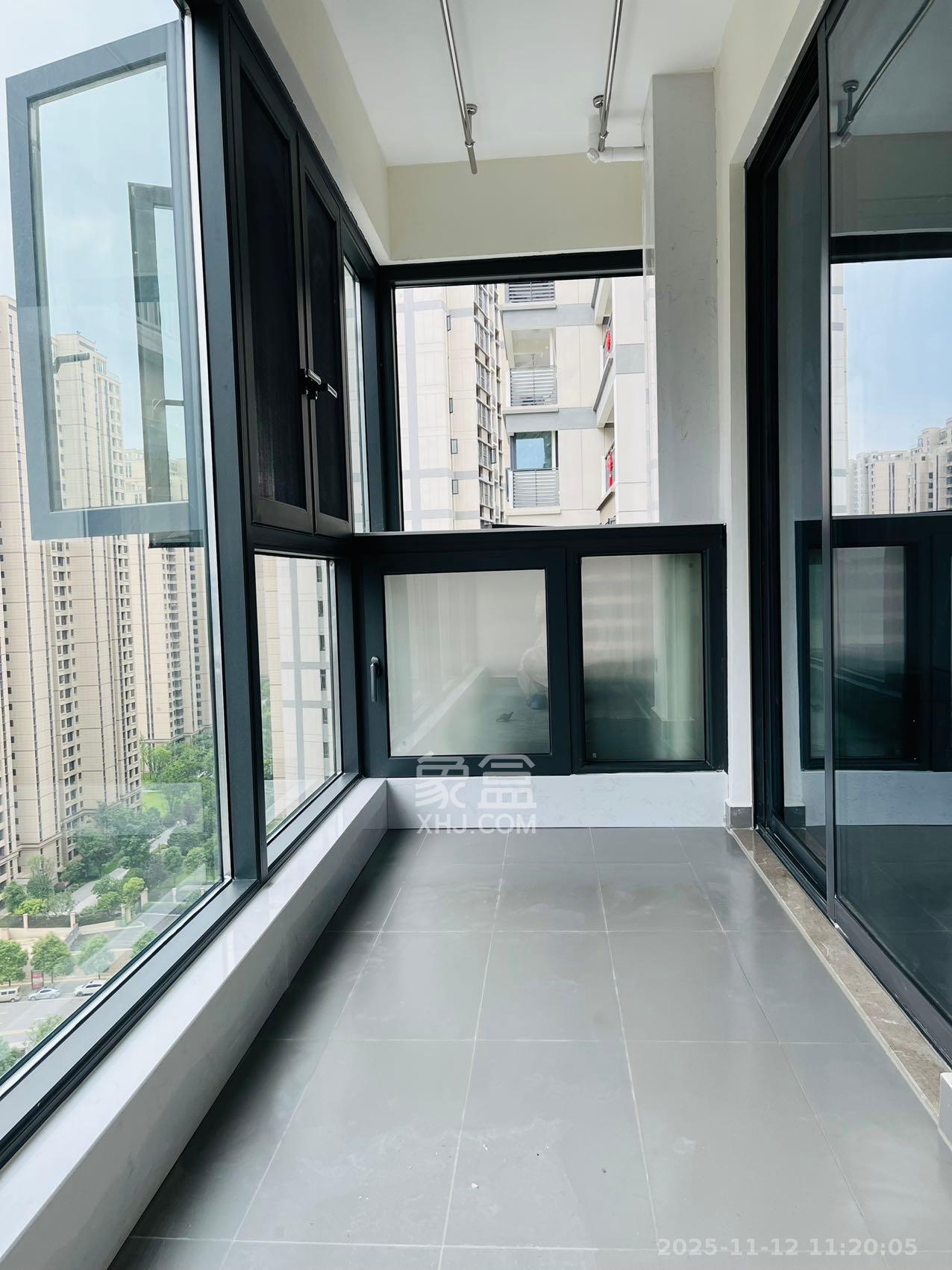 卓越中寰  3室2厅2卫    4500.0元/月室内图