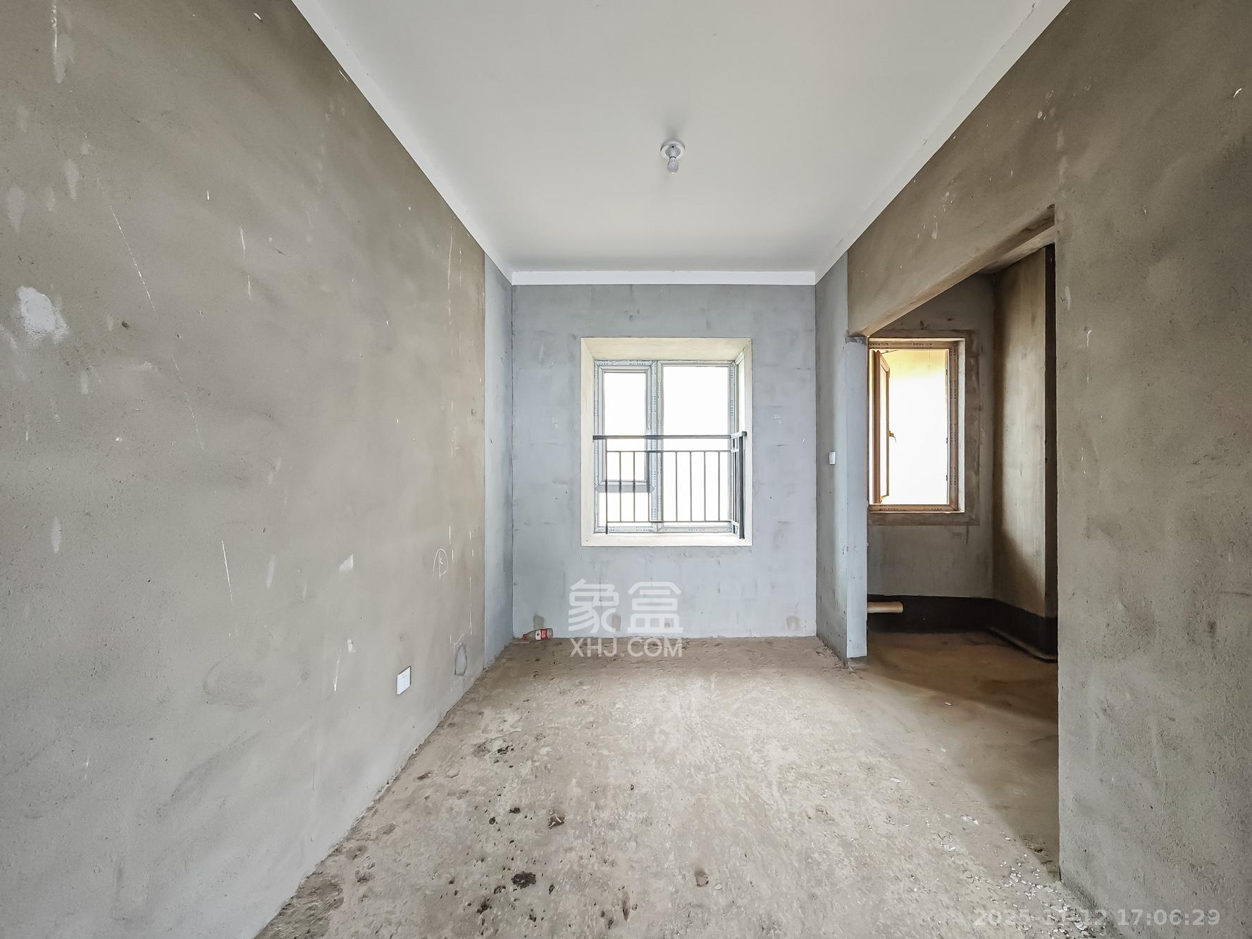 钱隆世家 4室2厅2卫 74.0万 钱隆世家 4室2厅2卫 74.0万客厅