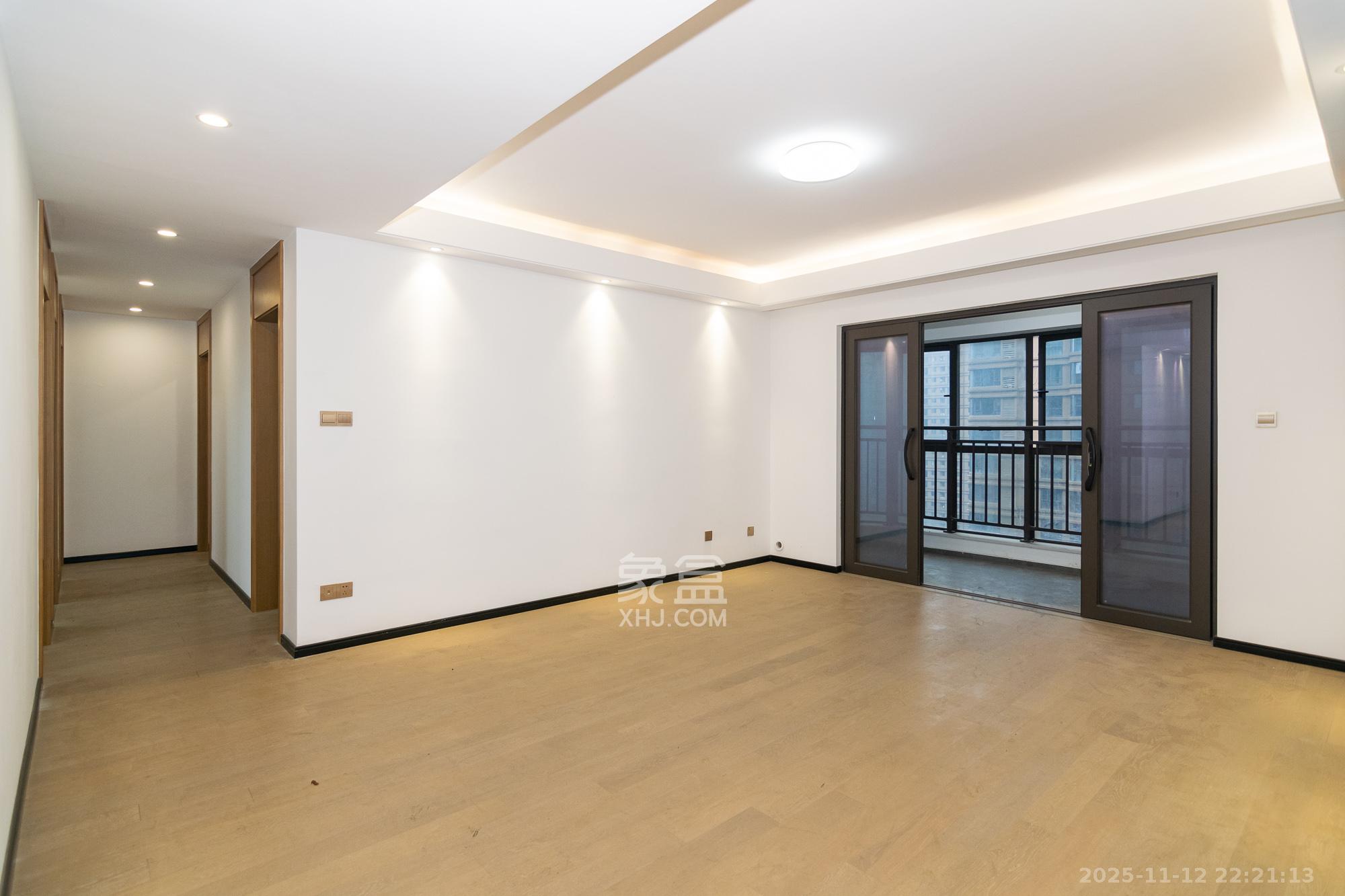 润和美郡(润和紫郡五期) 5室2厅2卫 108.0万 润和美郡(润和紫郡五期) 5室2厅2卫 108.0万客厅