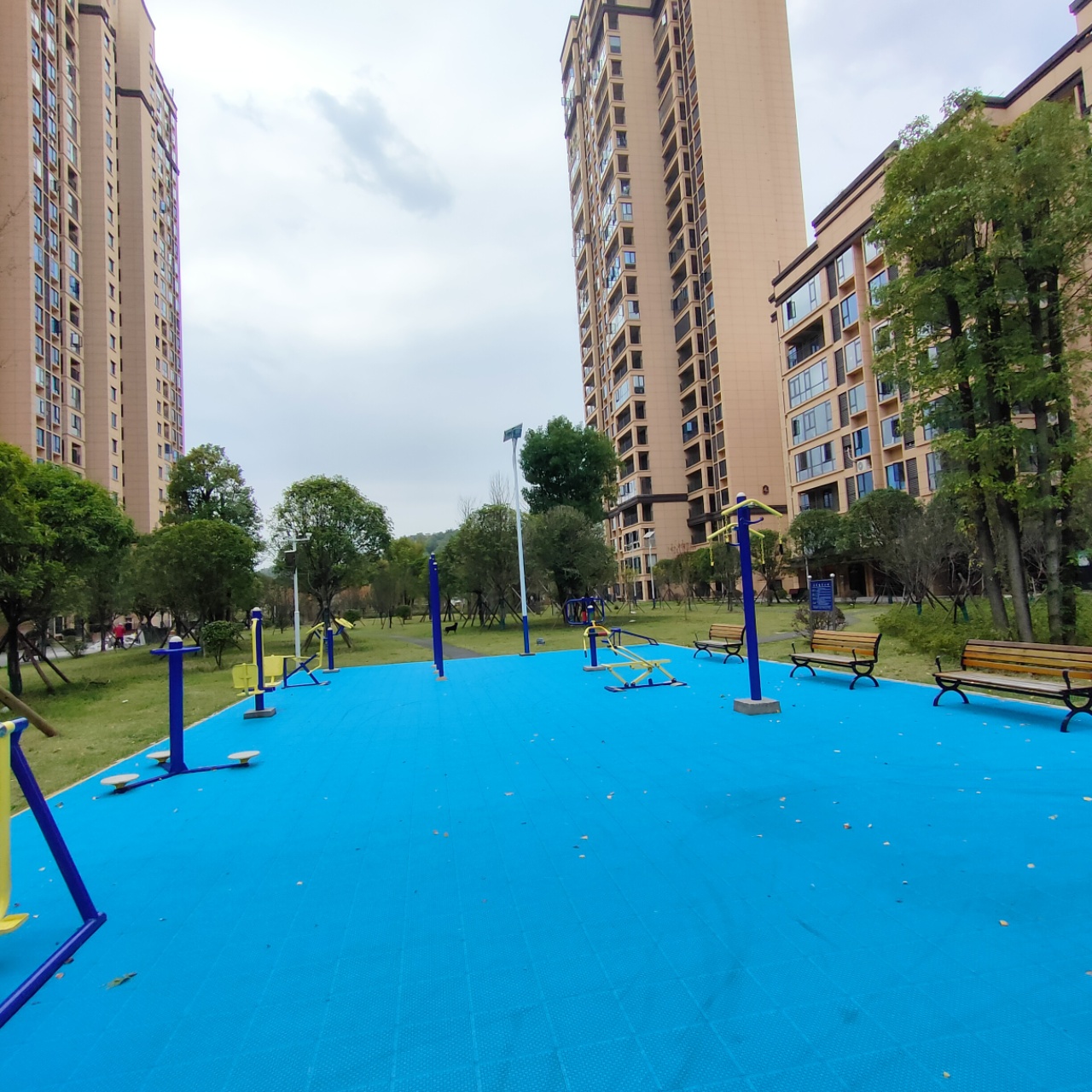 吉鸿花园  1室0厅0卫    70.0万客厅