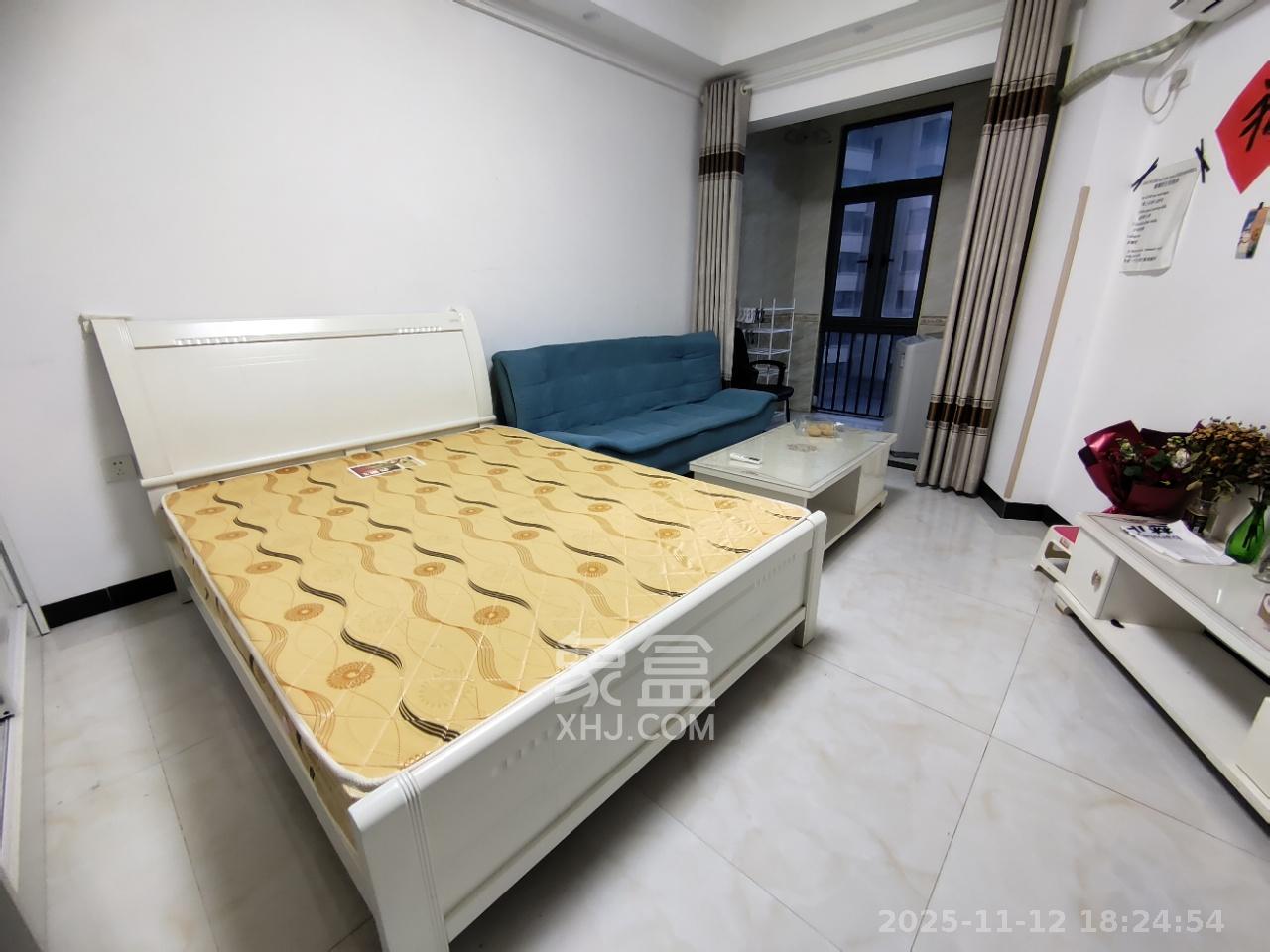 蓝光雍锦阁  1室1厅1卫    1200.0元/月