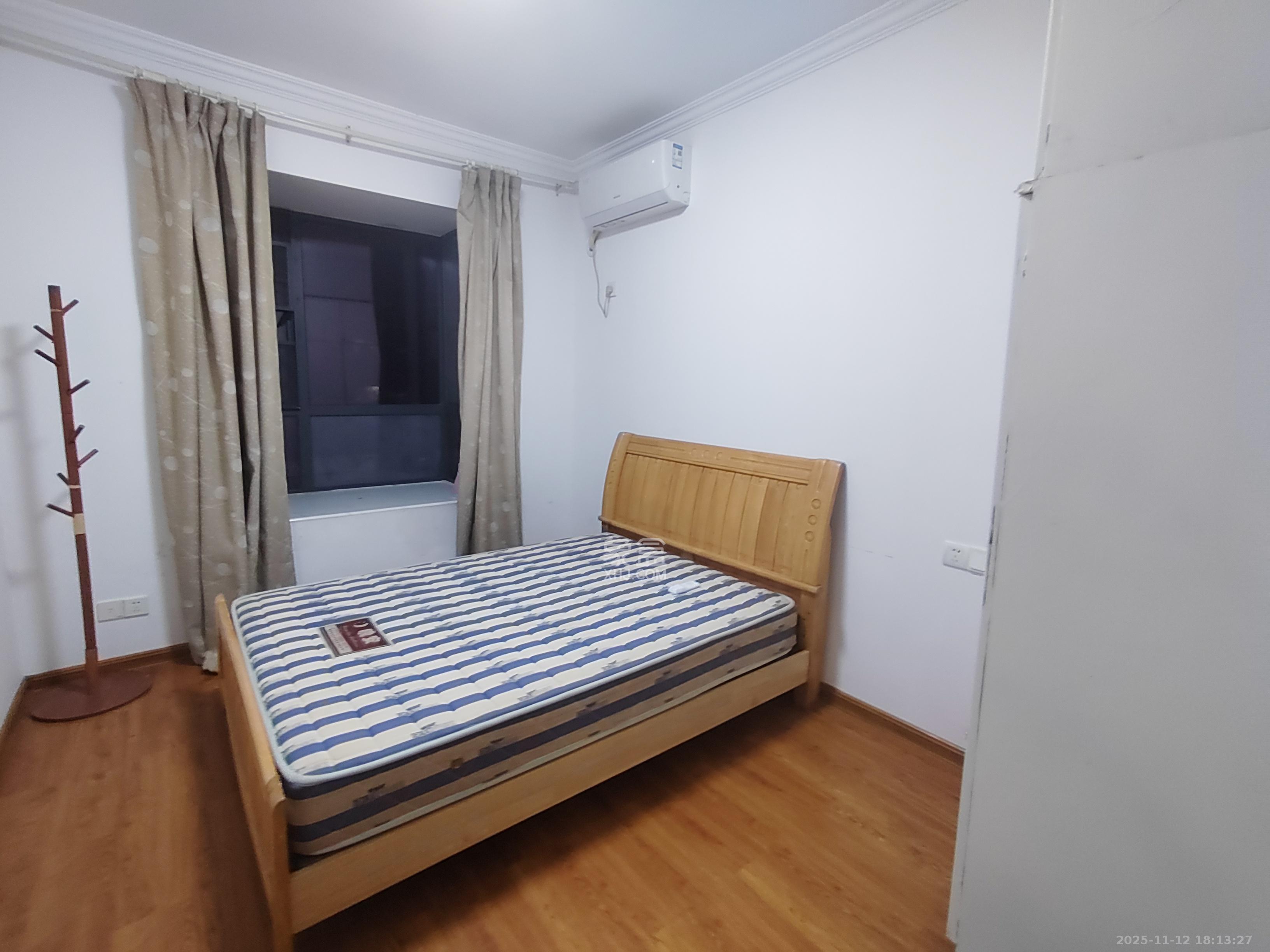 岳华新苑 3室2厅2卫 2700.0元/月 岳华新苑 3室2厅2卫 2700.0元/月室内图