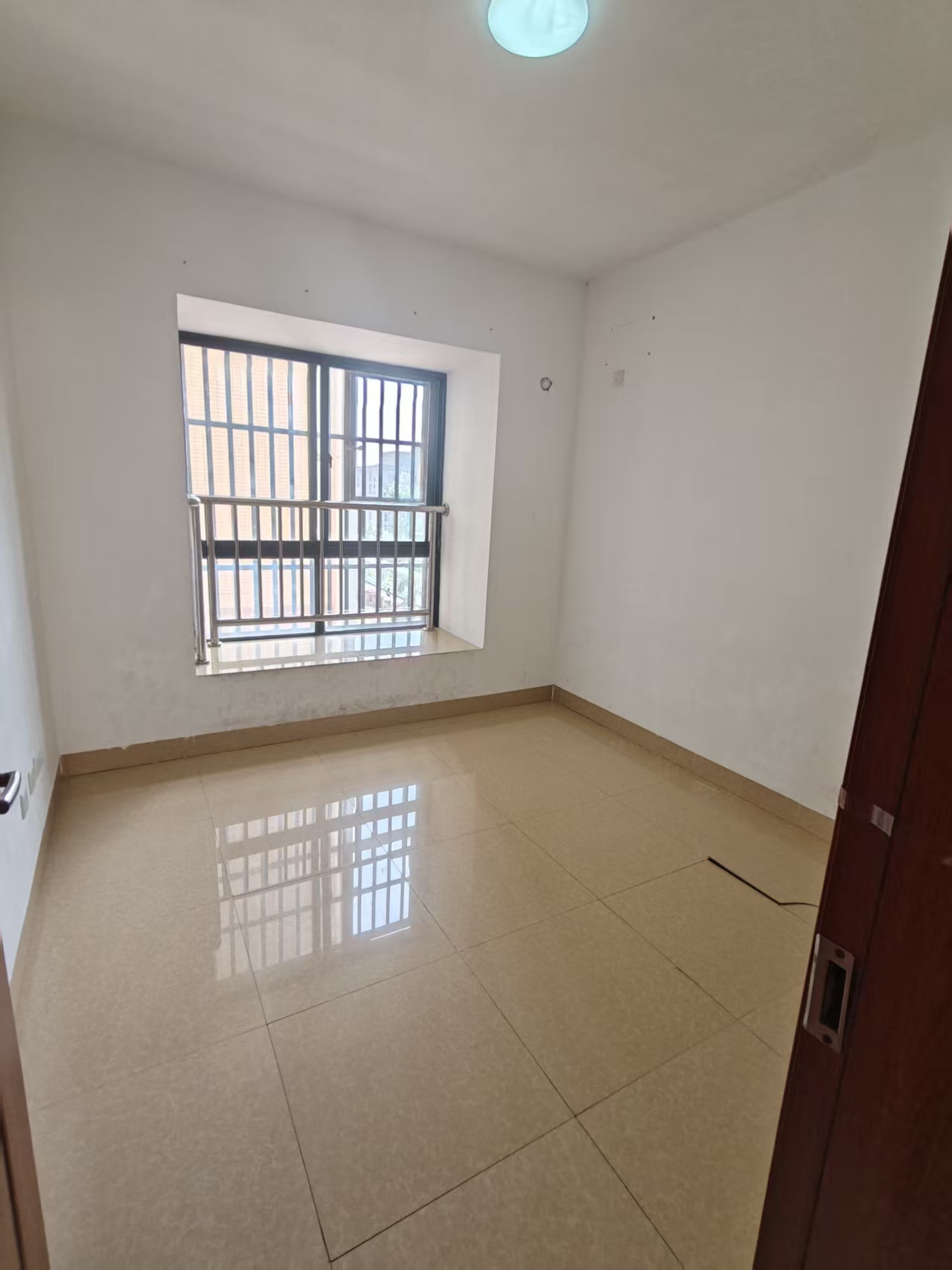 海南医学院第二附属医院职工宿舍区 4室2厅2卫 2800.0元/月 海南医学院第二附属医院职工宿舍区 4室2厅2卫 2800.0元/月户型图