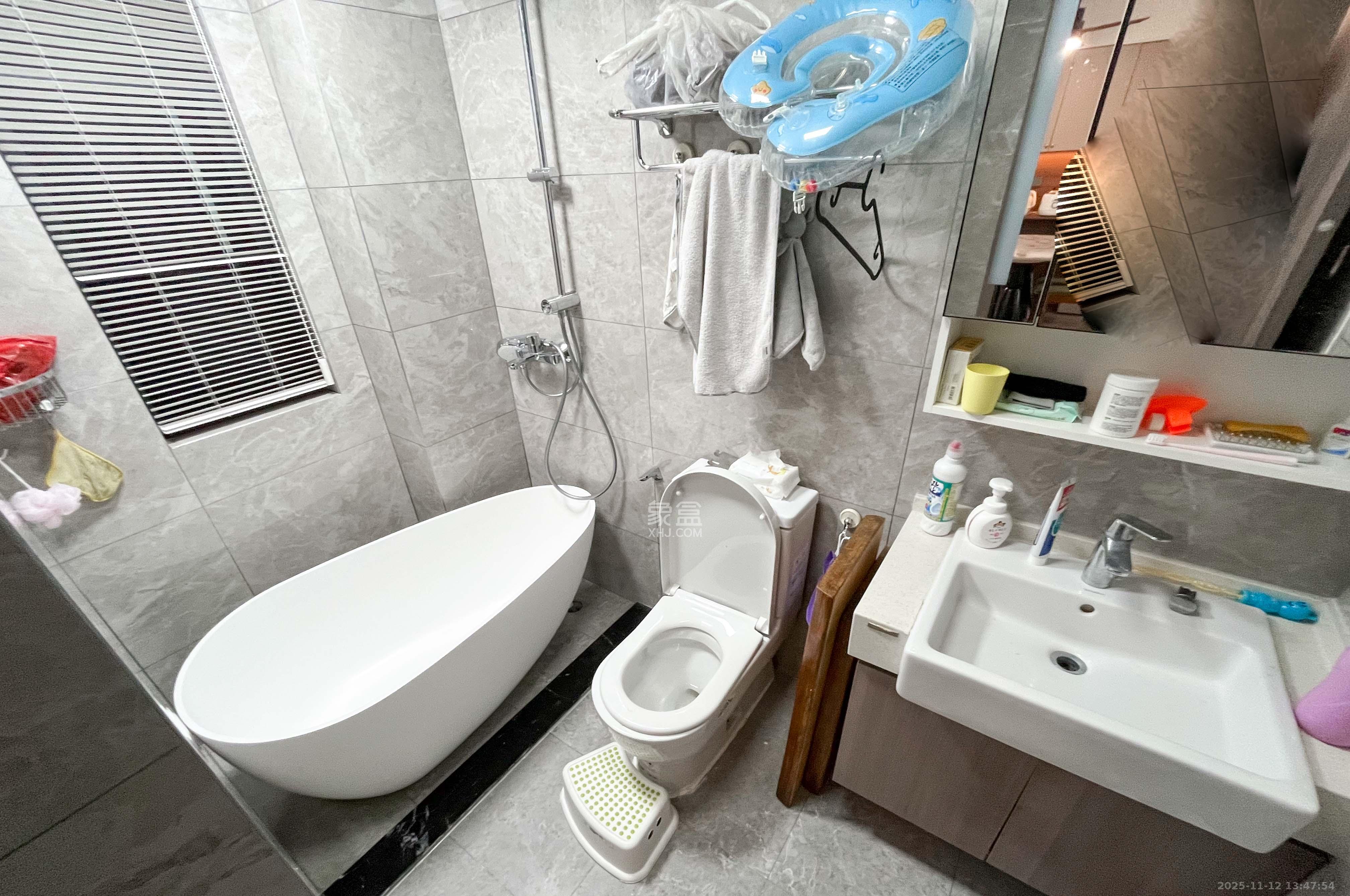 梦想枫林湾 3室2厅2卫 135.0万 梦想枫林湾 3室2厅2卫 135.0万卫生间