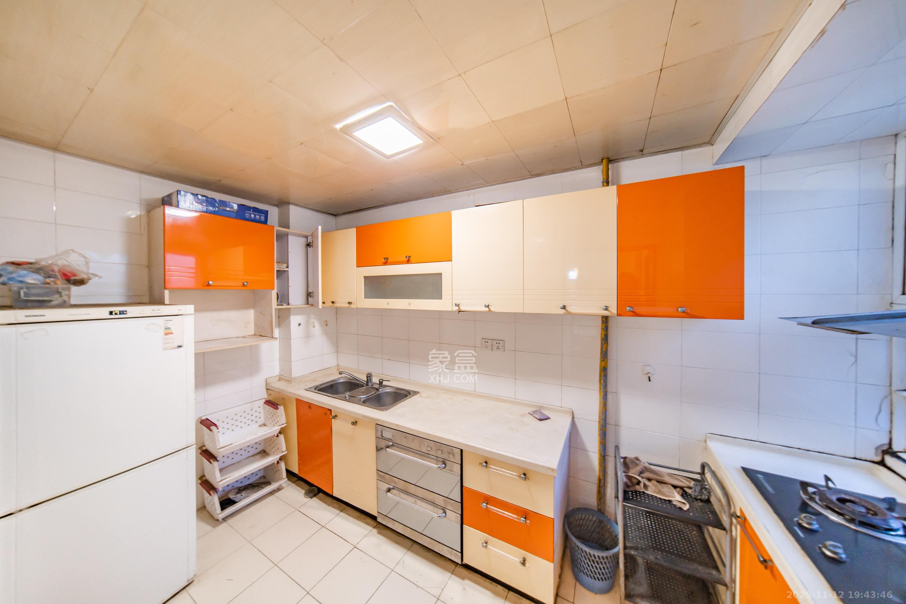 四方小区  2室2厅1卫    62.0万厨房